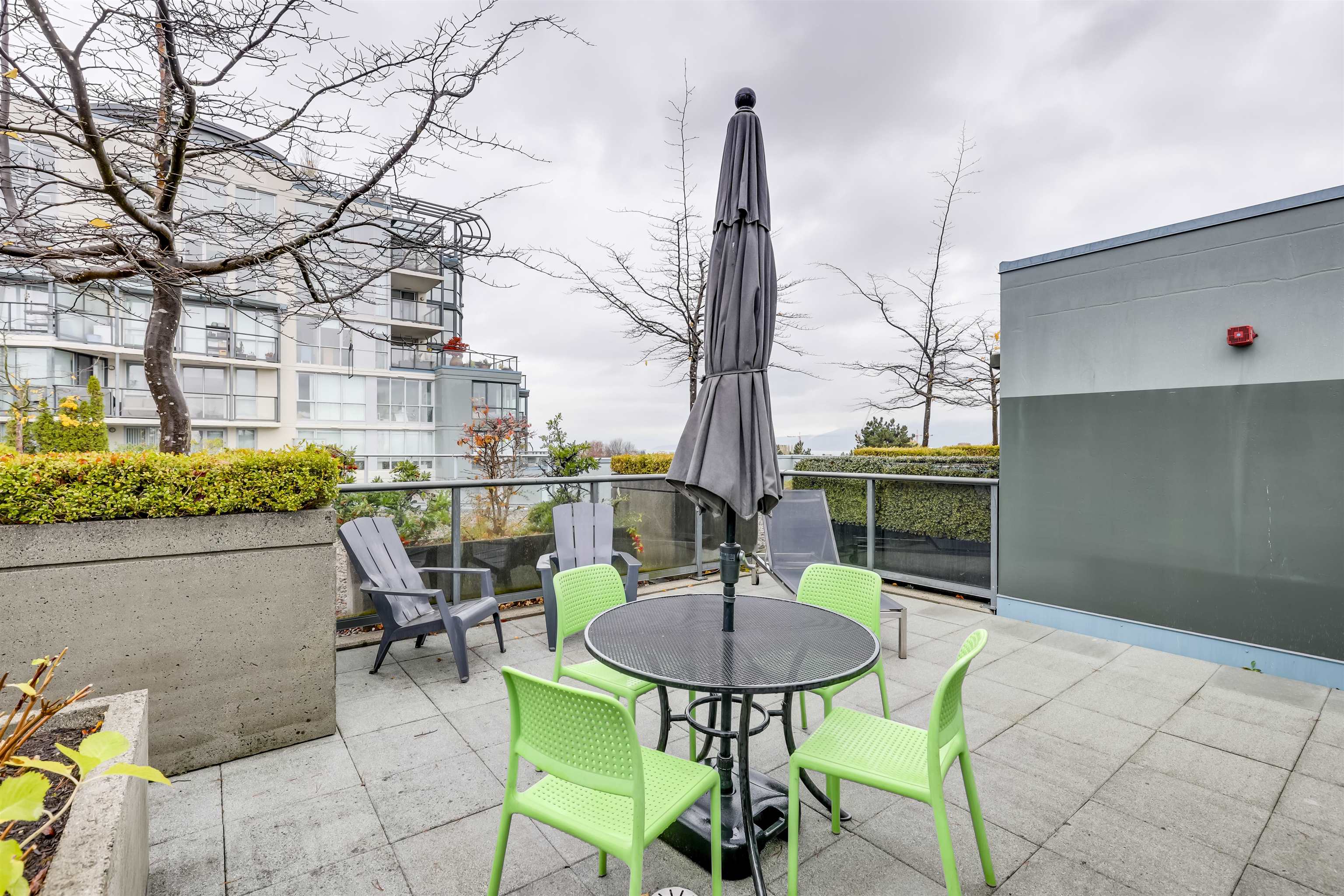 606 1425 W 6TH AVENUE, #606