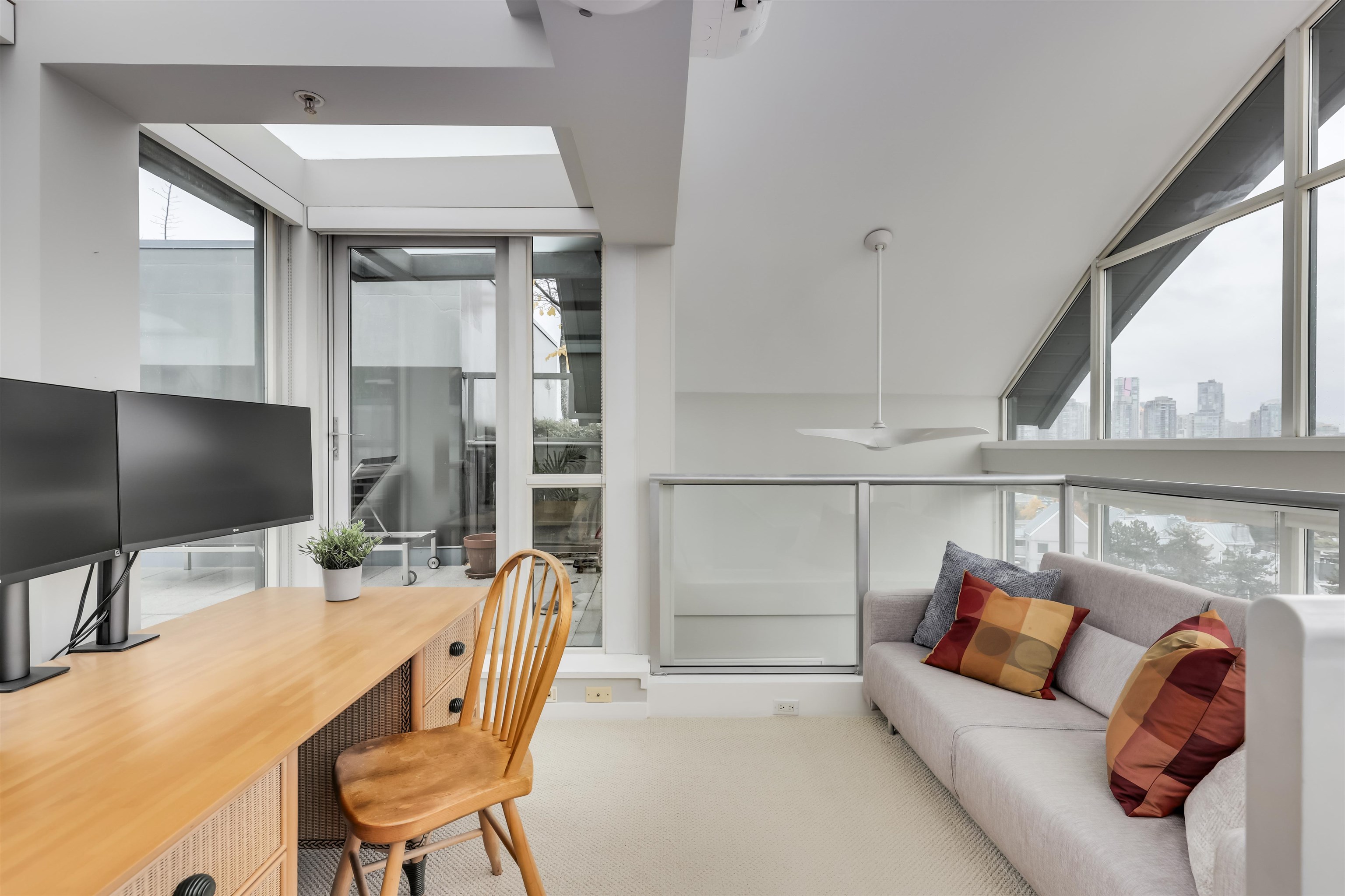 606 1425 W 6TH AVENUE, #606