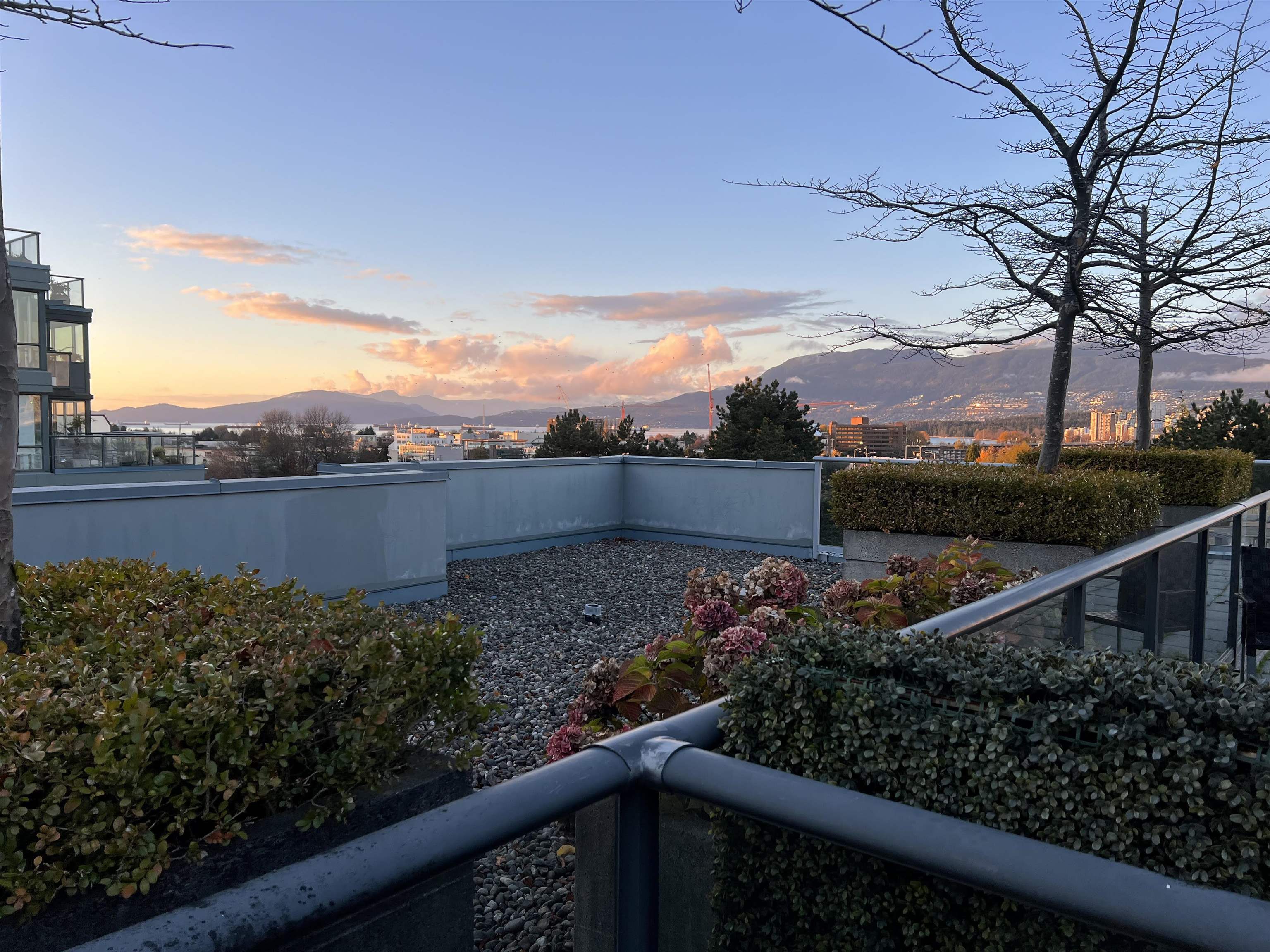 606 1425 W 6TH AVENUE, #606