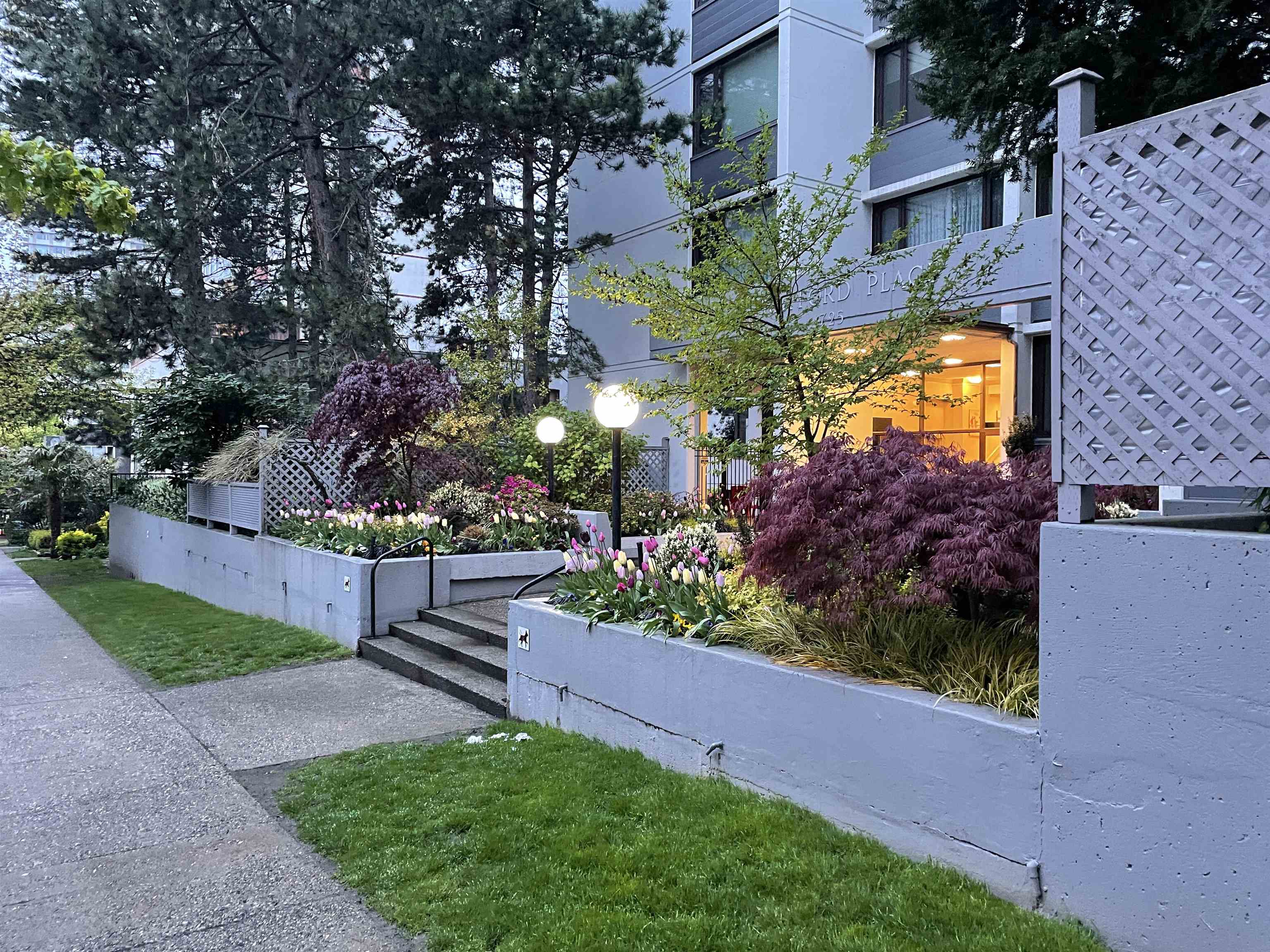 201 1725 PENDRELL STREET, #201