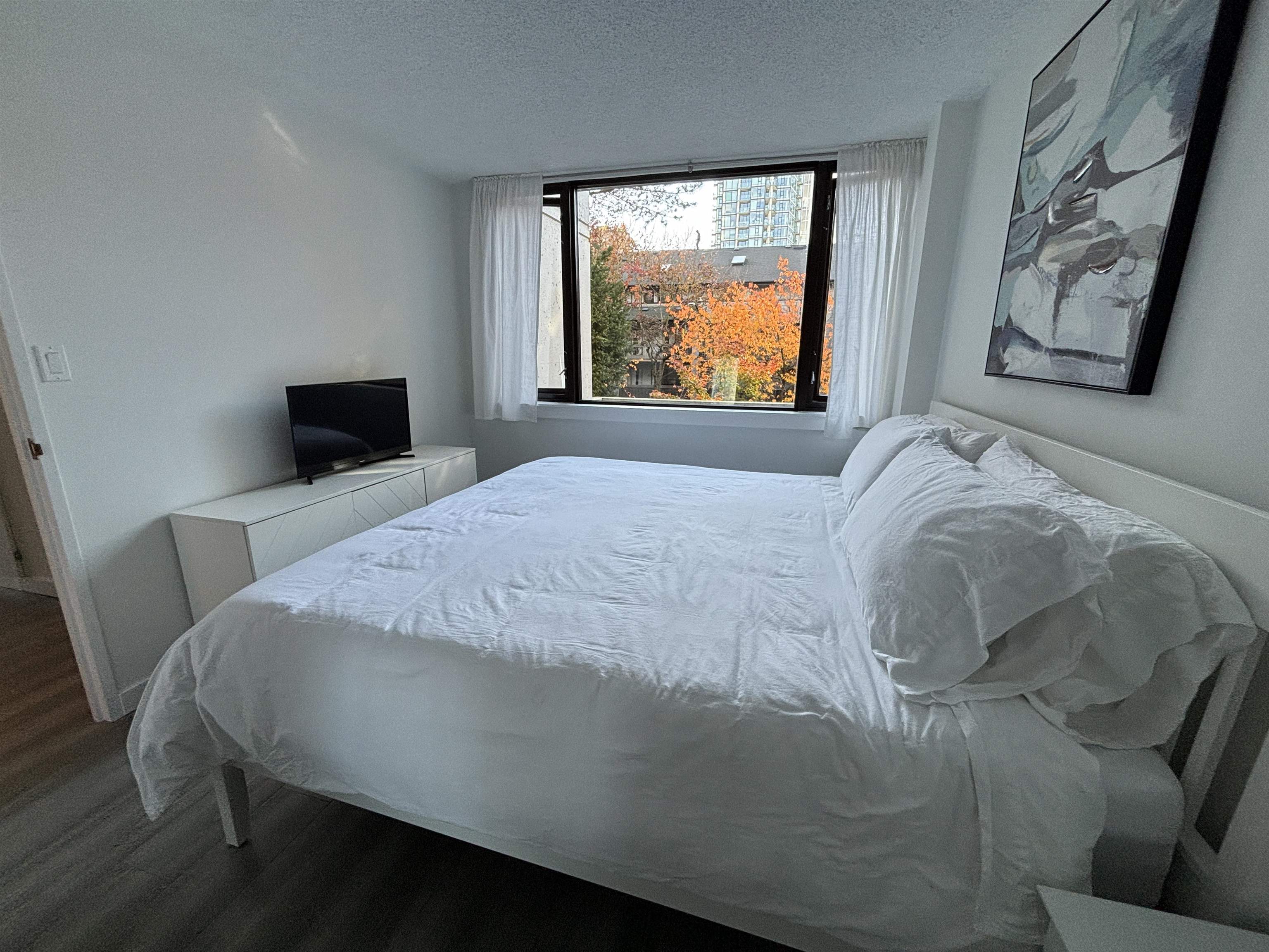 201 1725 PENDRELL STREET, #201