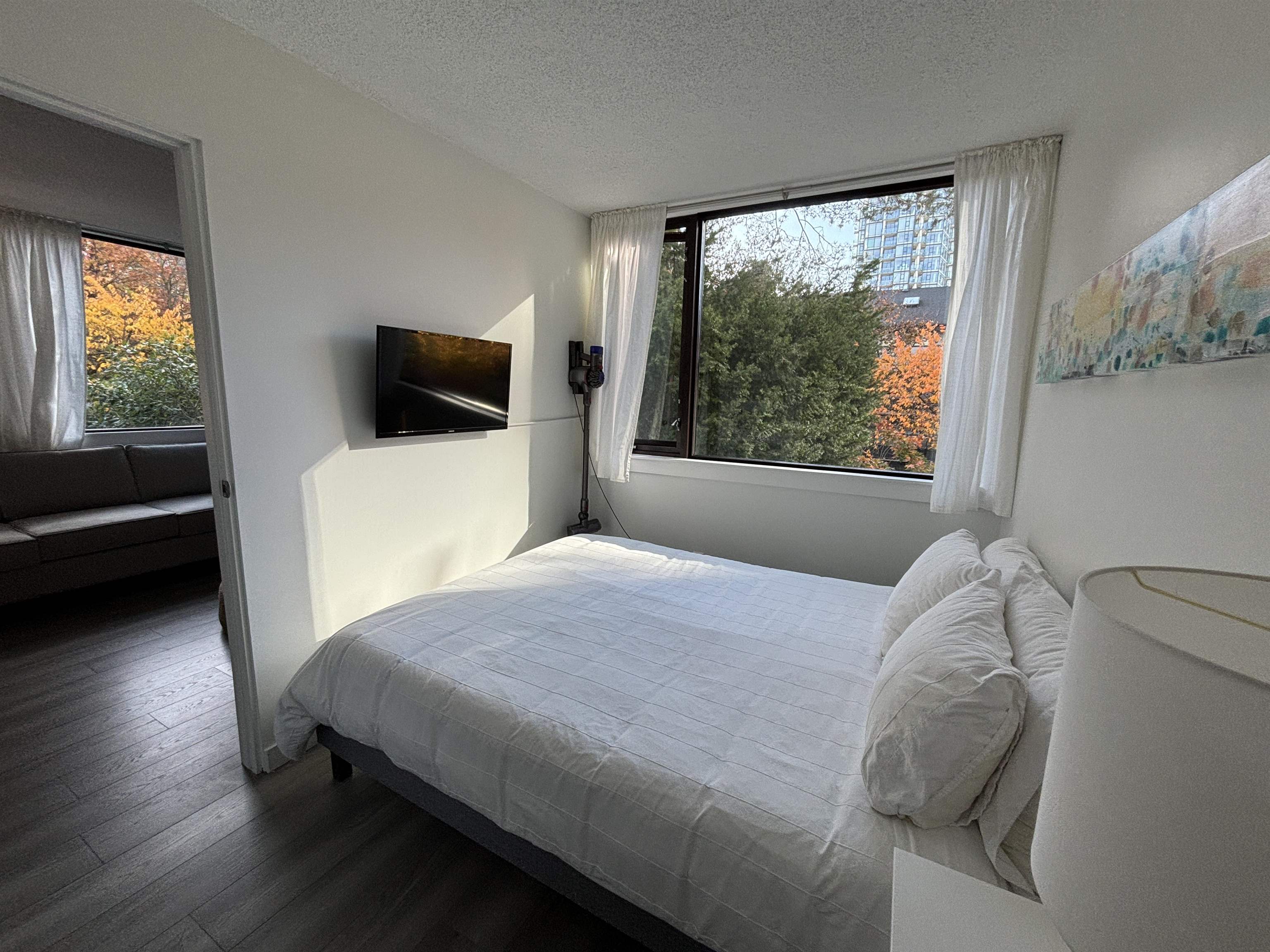 201 1725 PENDRELL STREET, #201