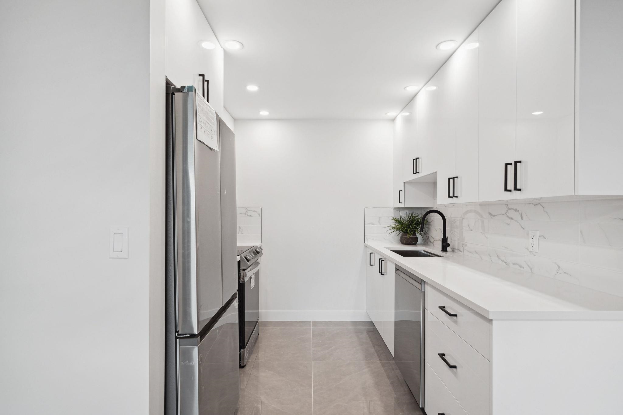 210 4160 ALBERT STREET, #210