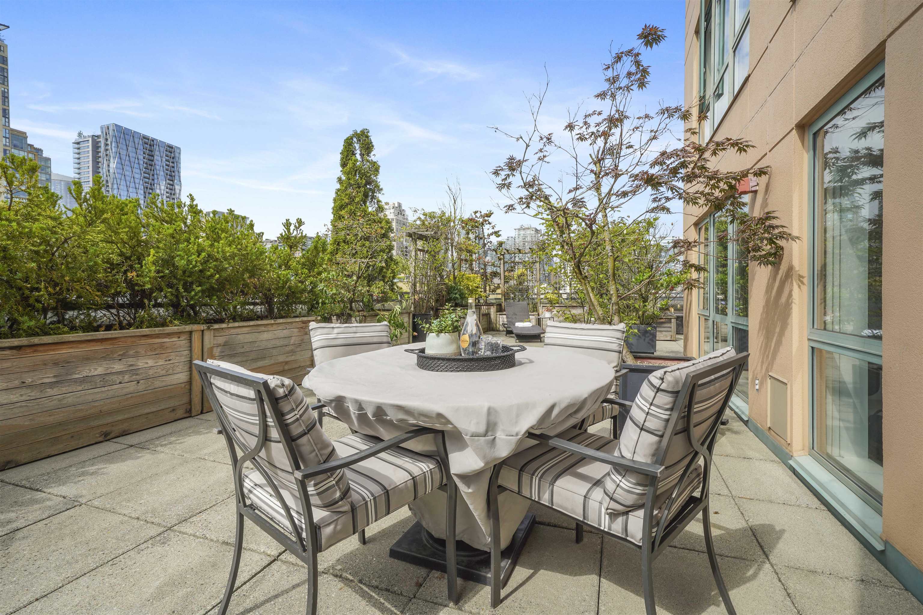 705 212 DAVIE STREET, #705