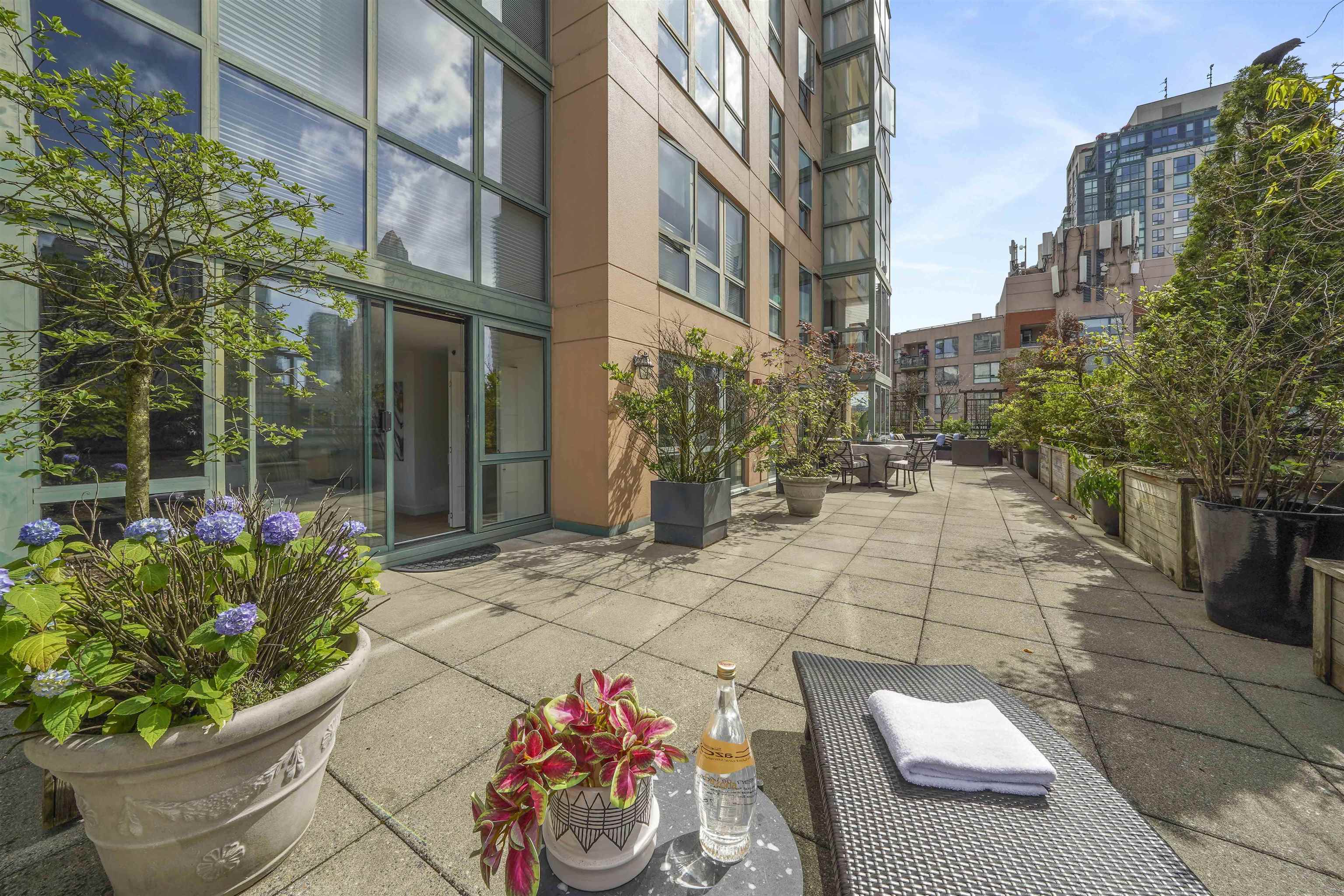 705 212 DAVIE STREET, #705