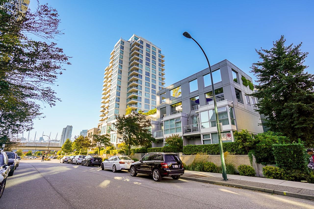 1803 125 MILROSS AVENUE, #1803
