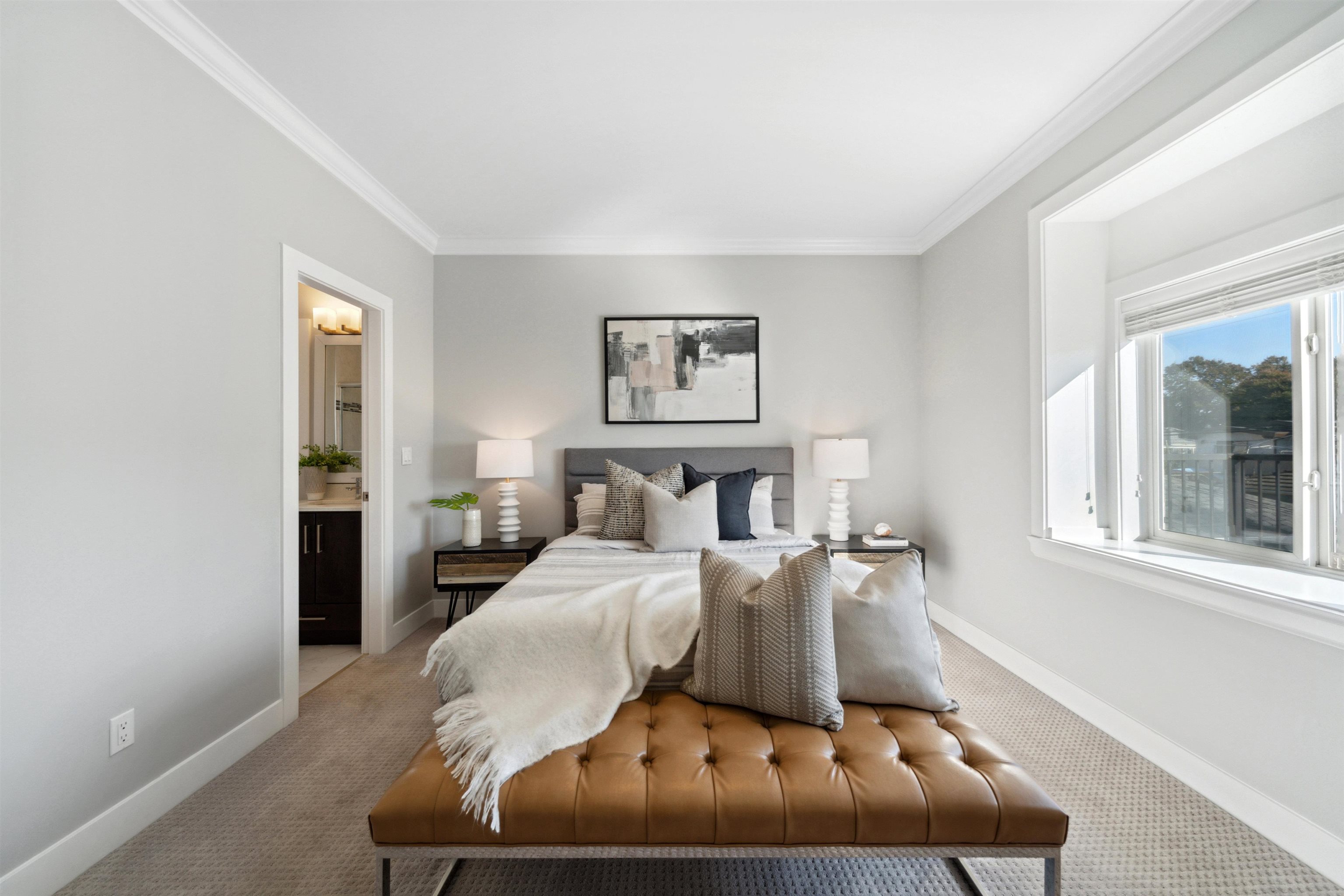 2 452 E 16TH AVENUE, #2
