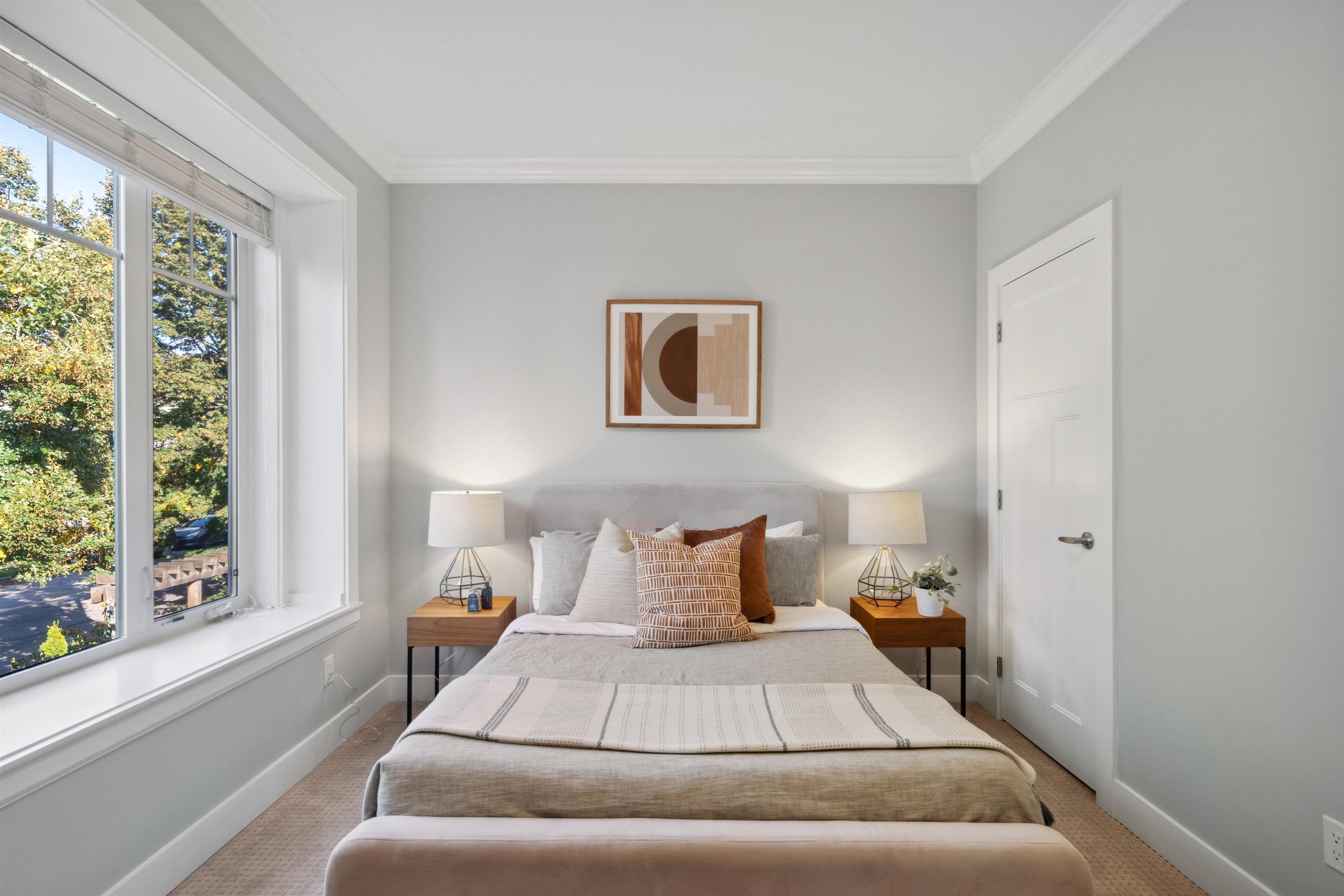 2 452 E 16TH AVENUE, #2