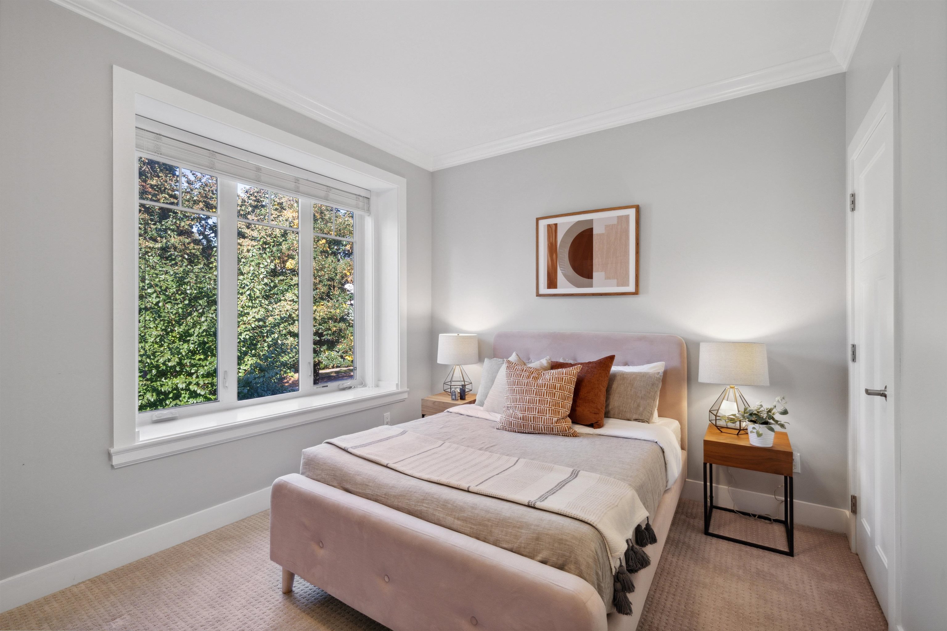 2 452 E 16TH AVENUE, #2