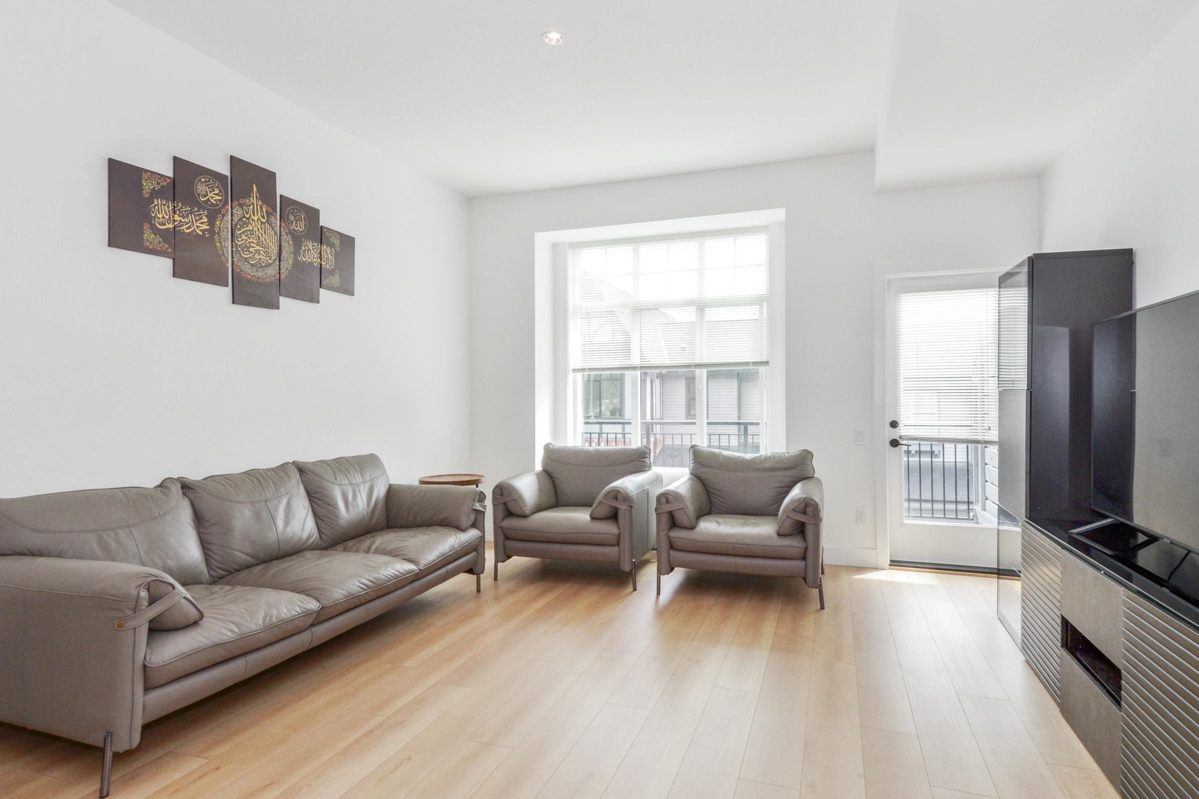 35 3552 VICTORIA DRIVE, #35