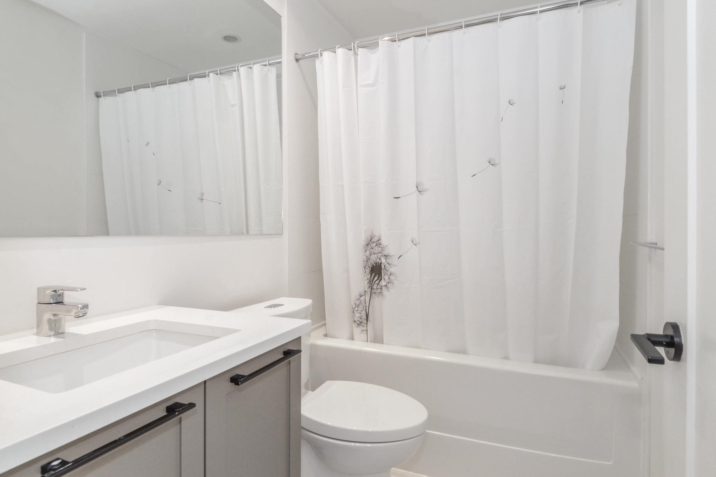 35 3552 VICTORIA DRIVE, #35