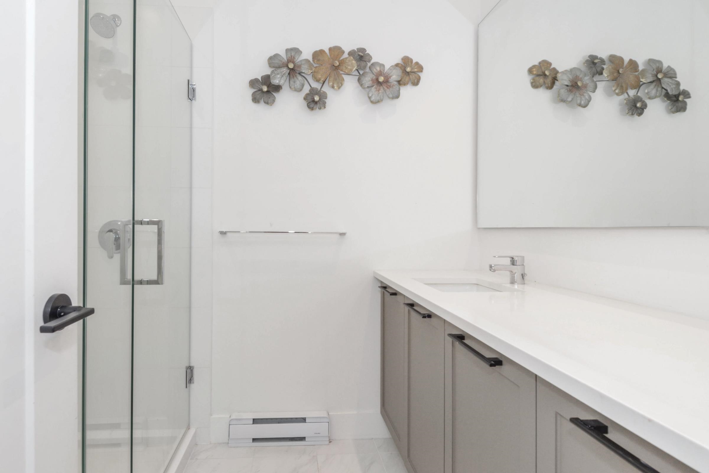 35 3552 VICTORIA DRIVE, #35