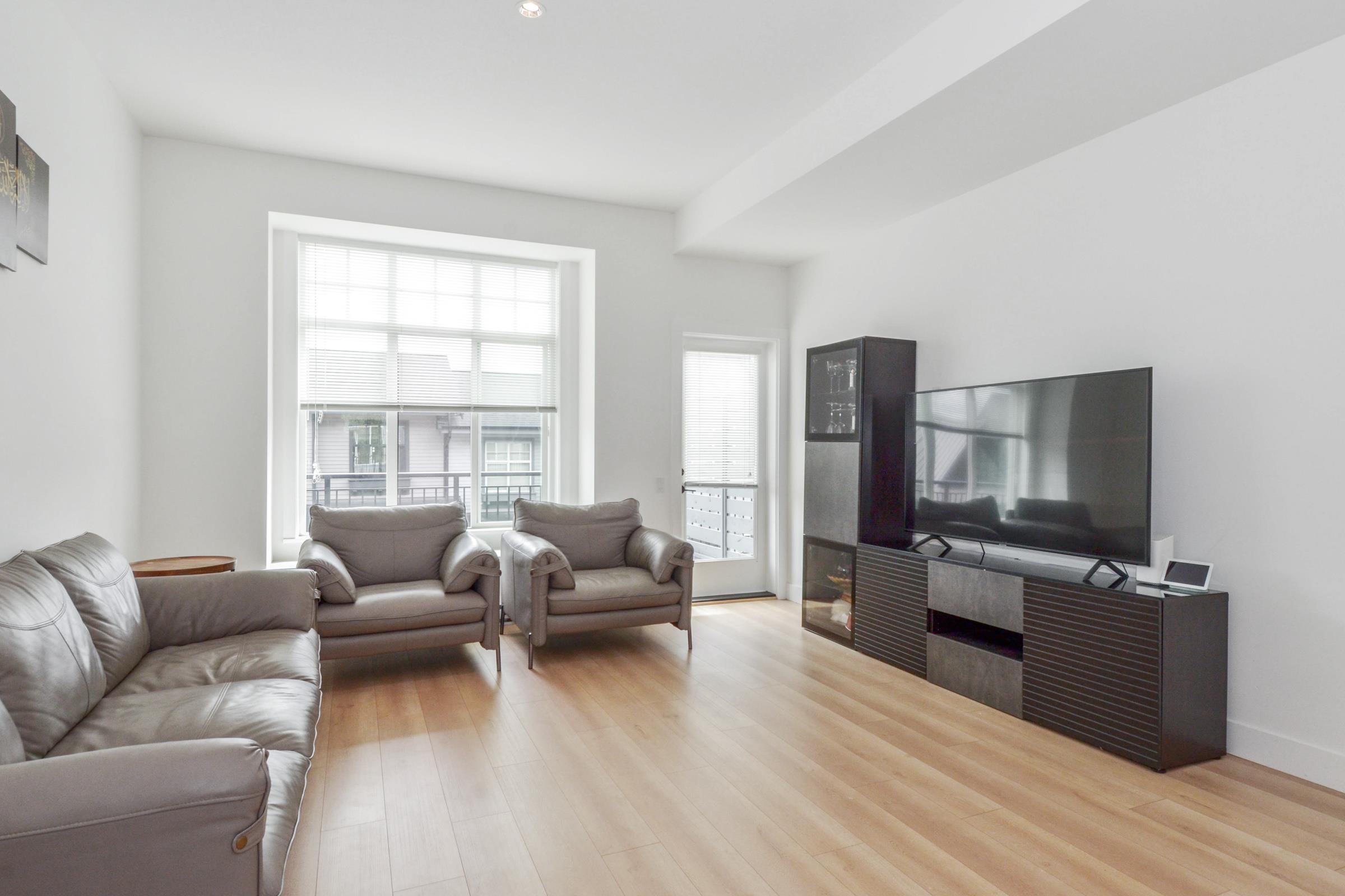 35 3552 VICTORIA DRIVE, #35