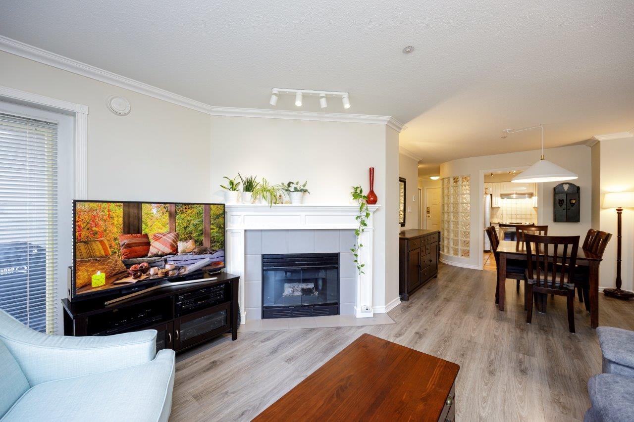 201 1140 STRATHAVEN DRIVE, #201