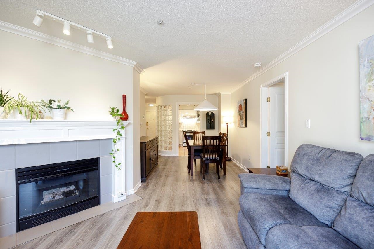 201 1140 STRATHAVEN DRIVE, #201