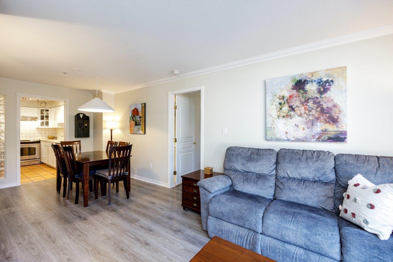 201 1140 STRATHAVEN DRIVE, #201