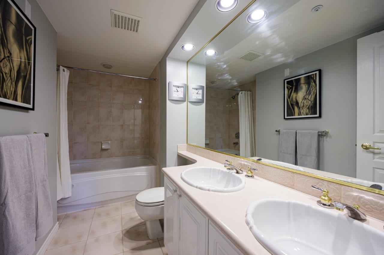 201 1140 STRATHAVEN DRIVE, #201