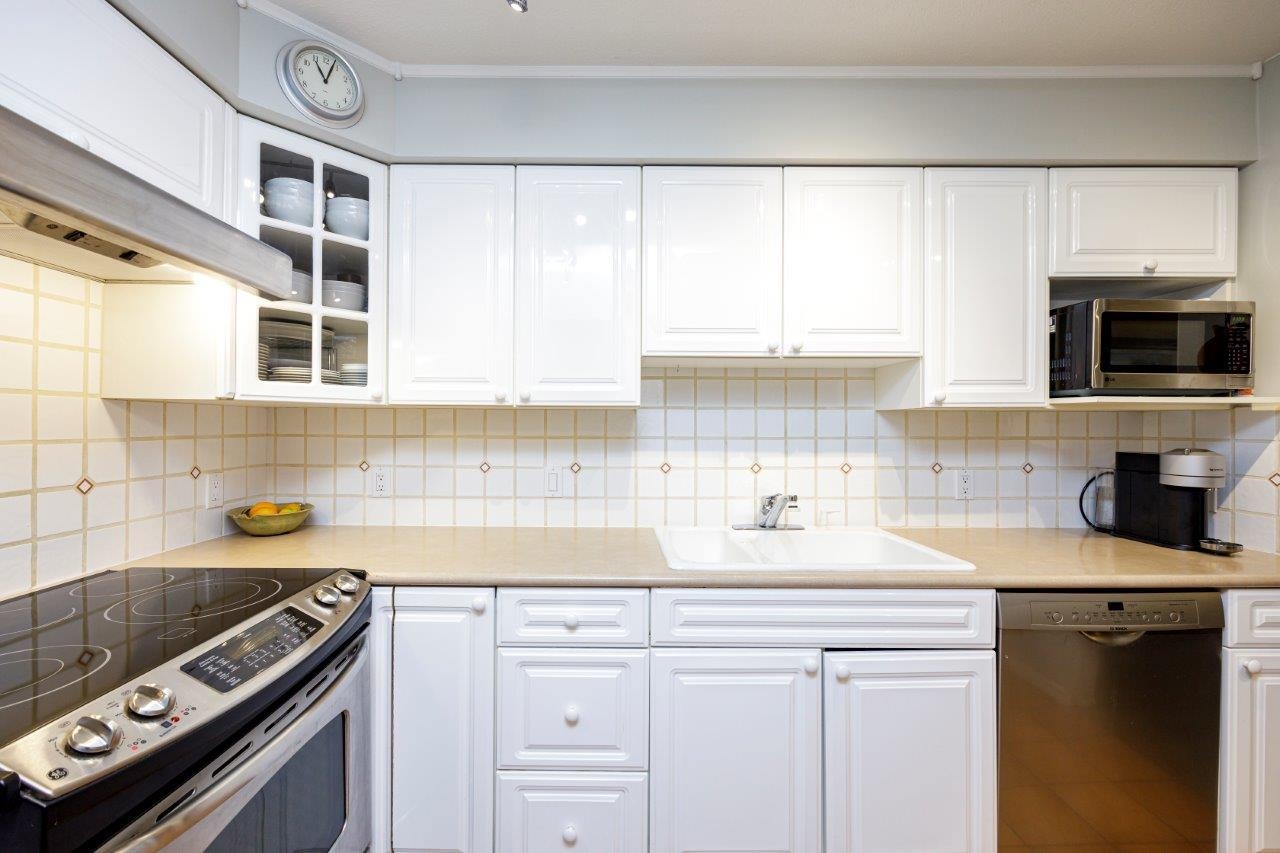 201 1140 STRATHAVEN DRIVE, #201