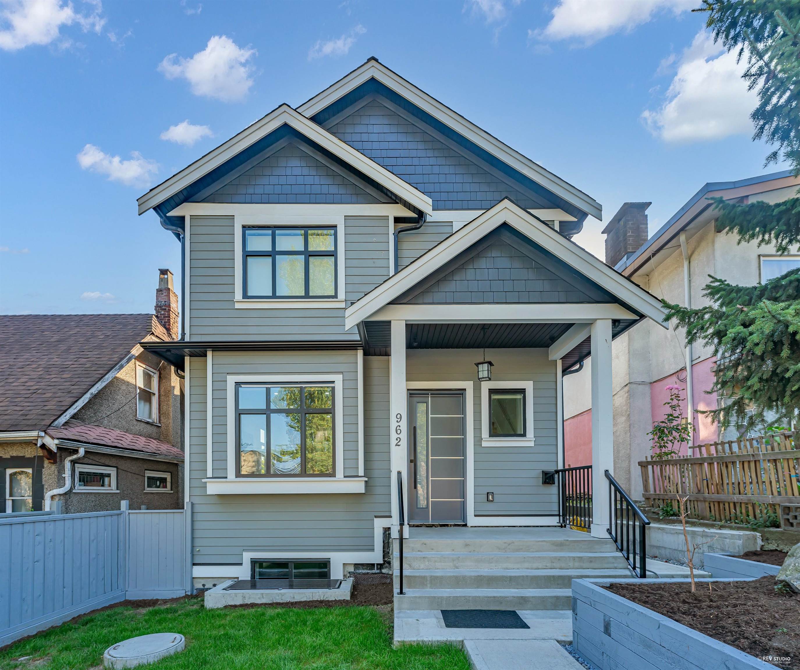 962 RENFREW STREET