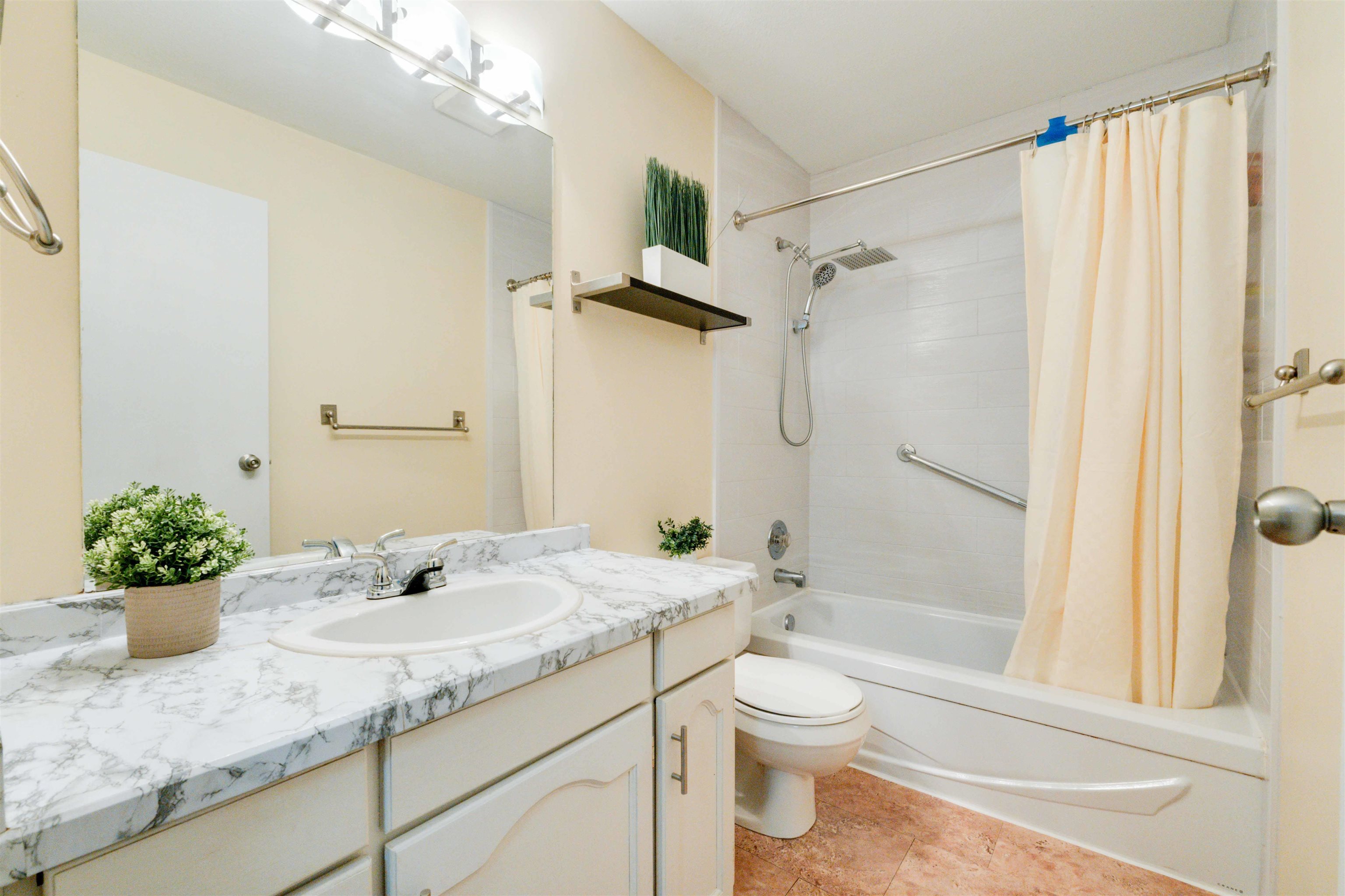 204 11595 FRASER STREET, #204