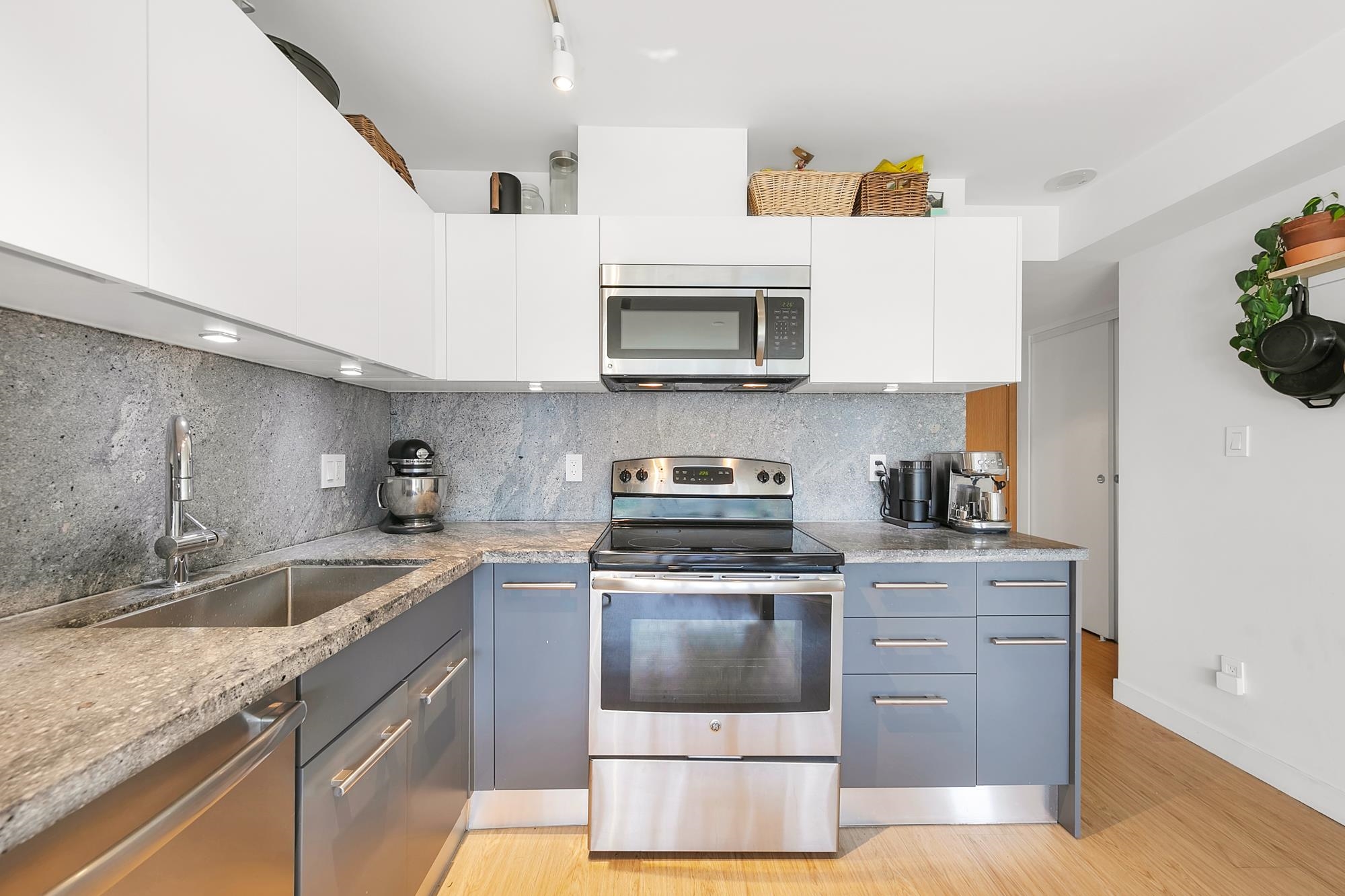 603 188 KEEFER STREET, #603