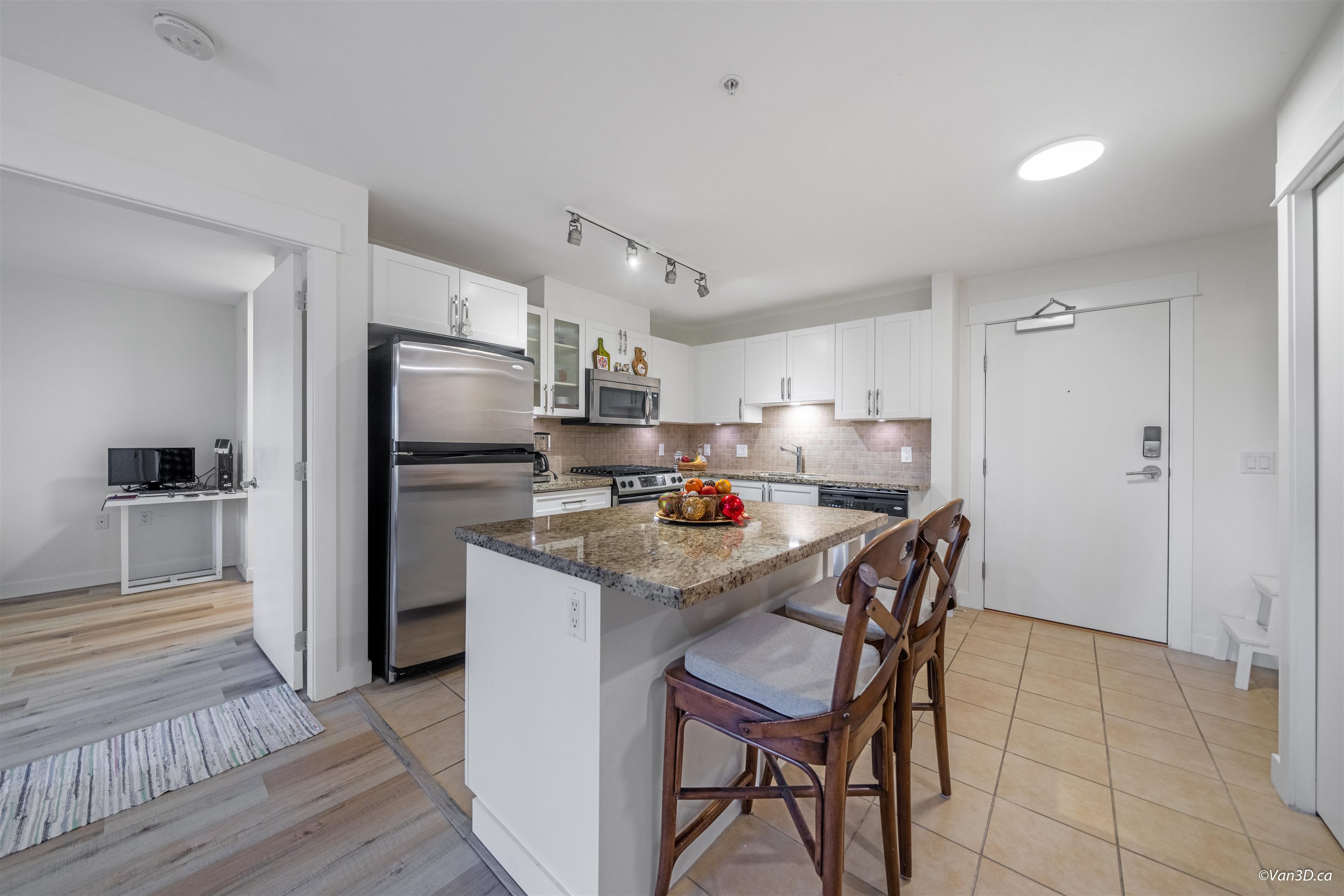 209 1468 ST ANDREWS AVENUE, #209
