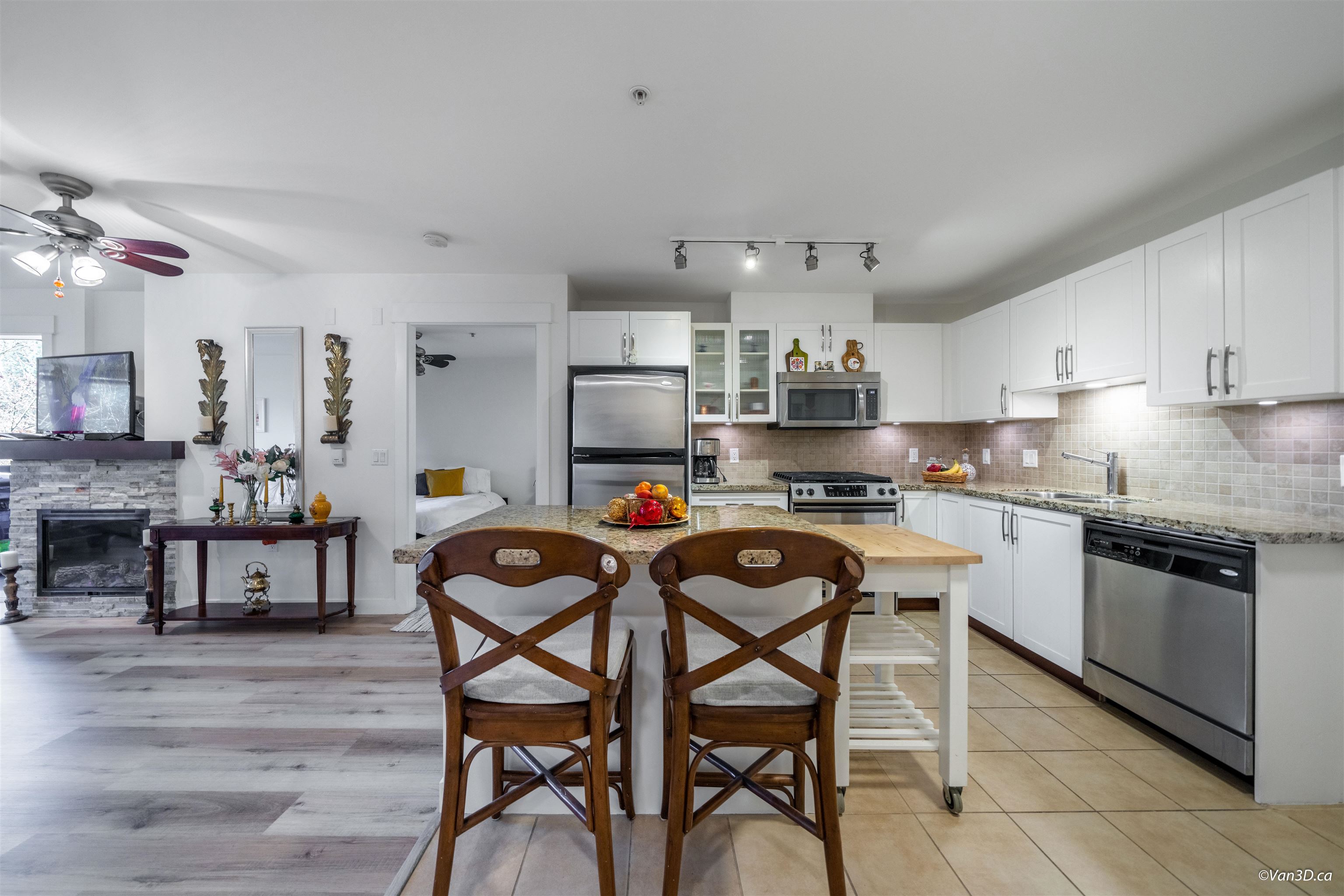 209 1468 ST ANDREWS AVENUE, #209
