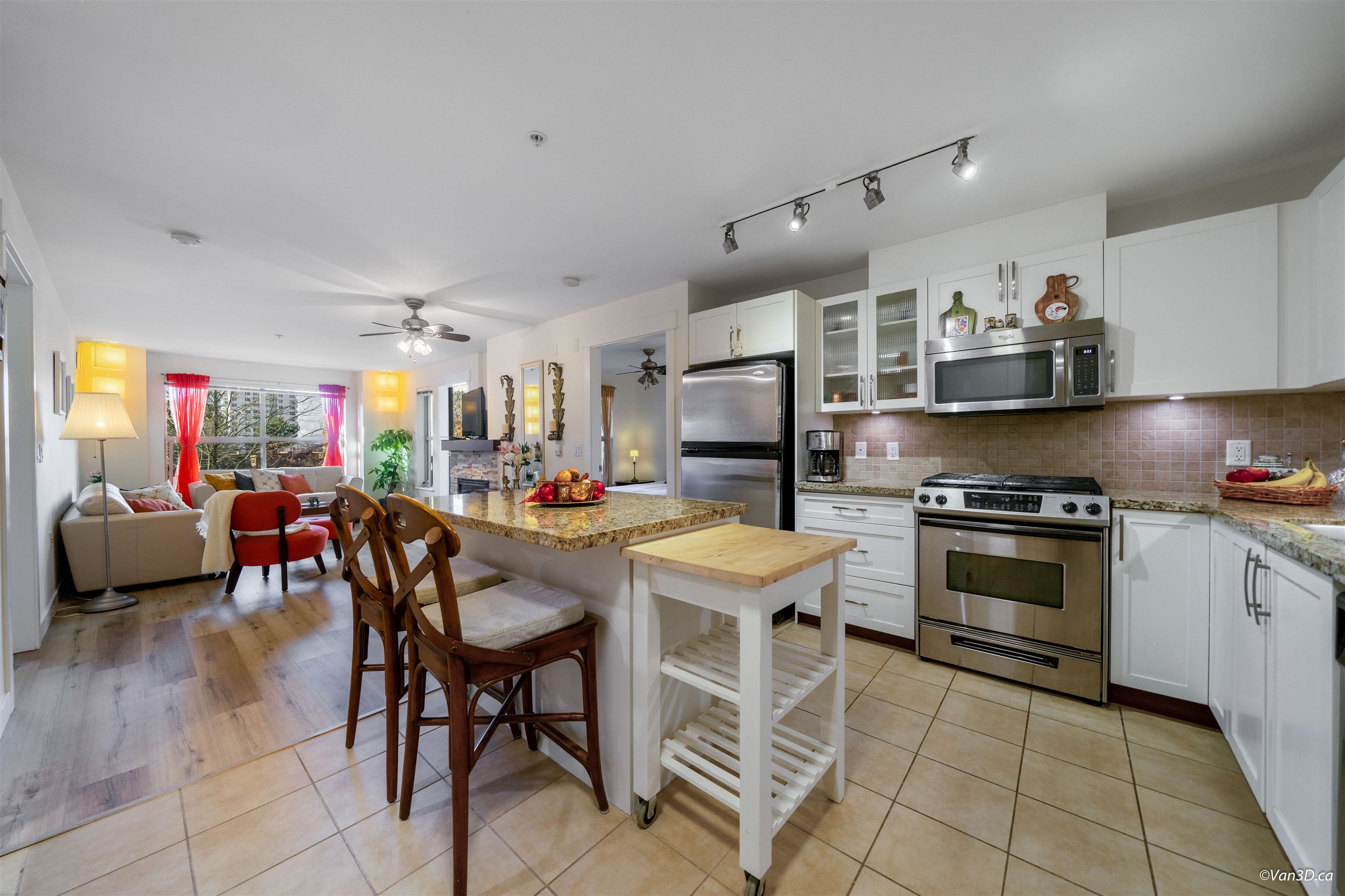 209 1468 ST ANDREWS AVENUE, #209