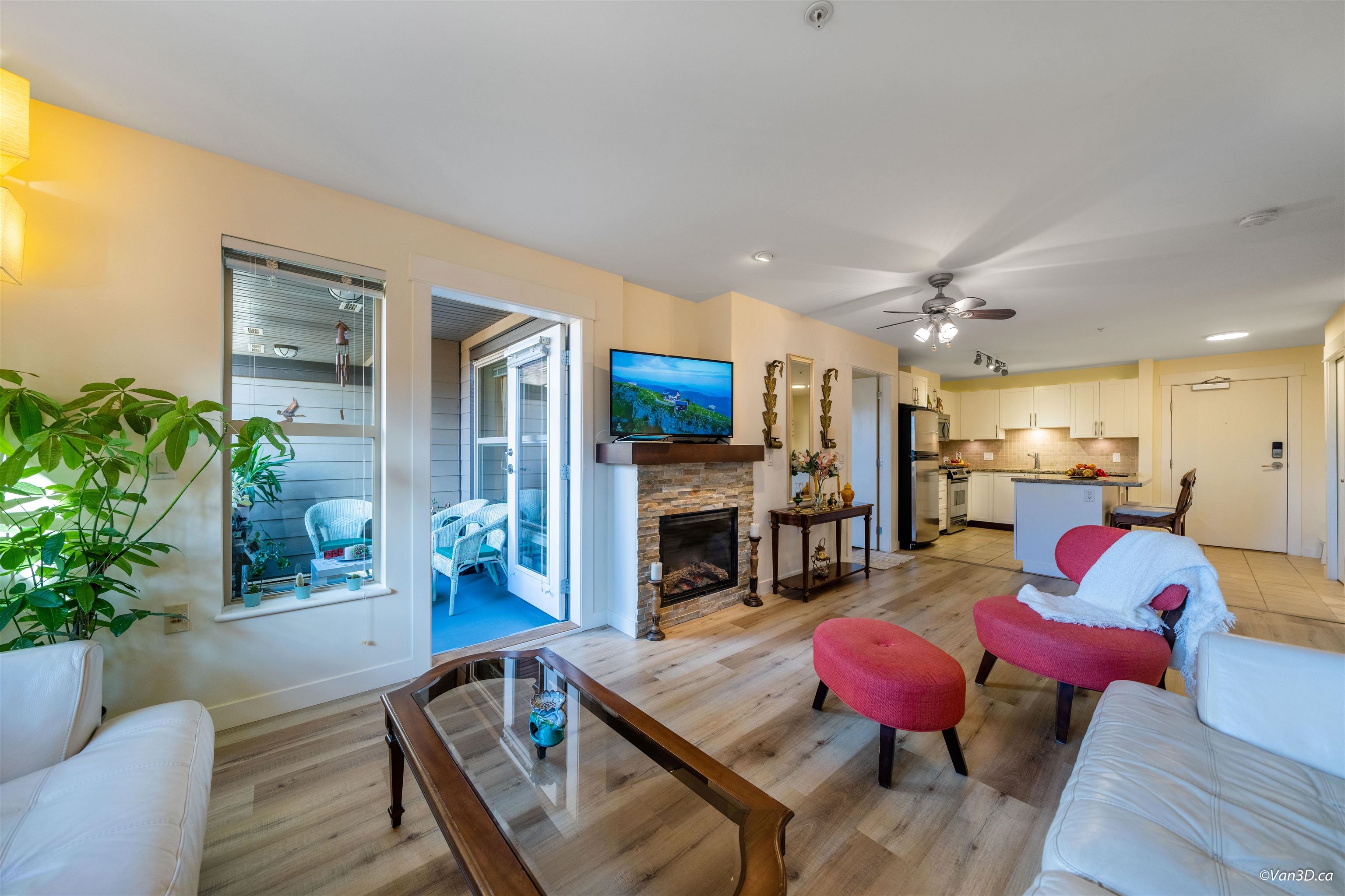 209 1468 ST ANDREWS AVENUE, #209