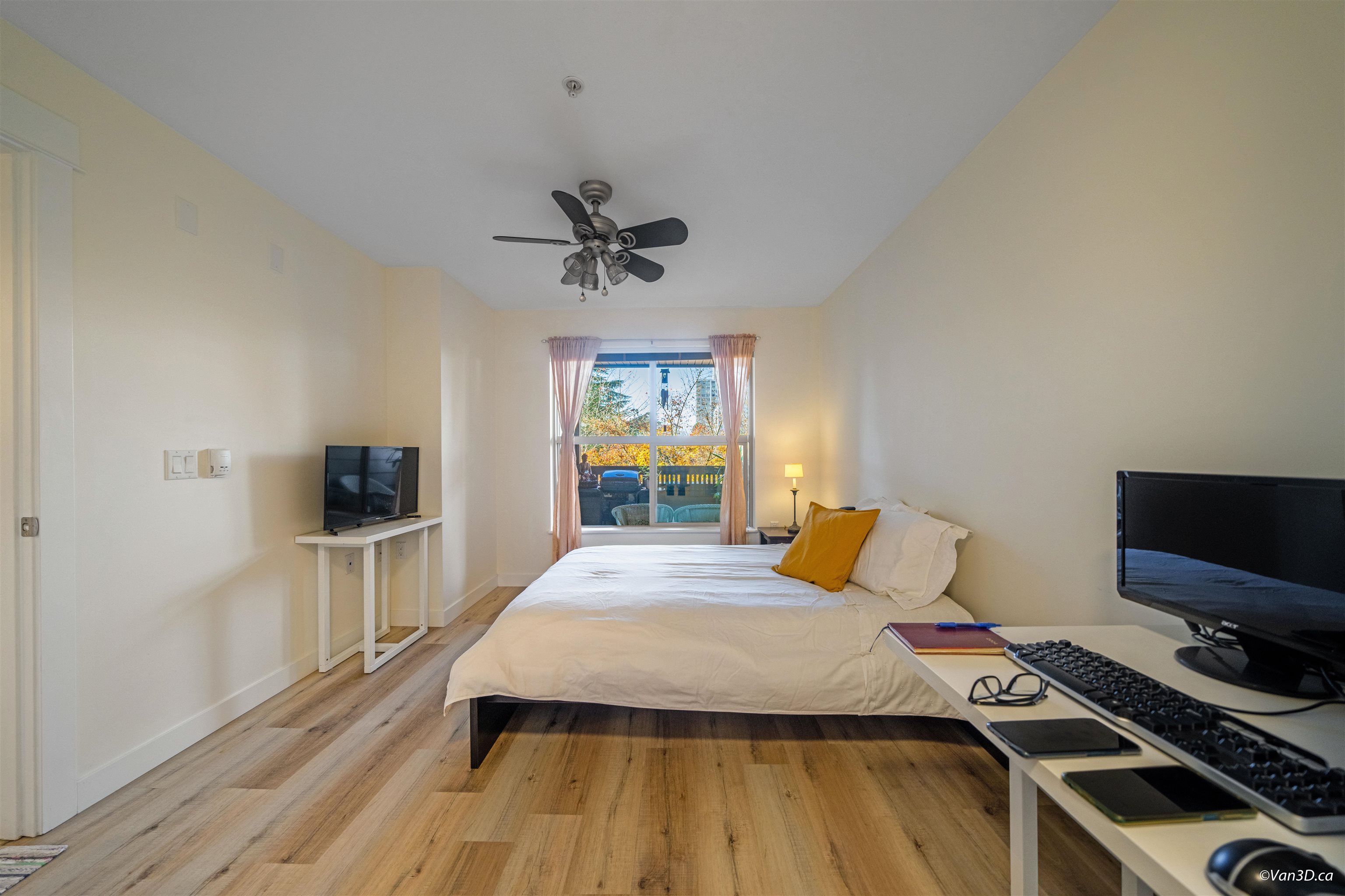209 1468 ST ANDREWS AVENUE, #209