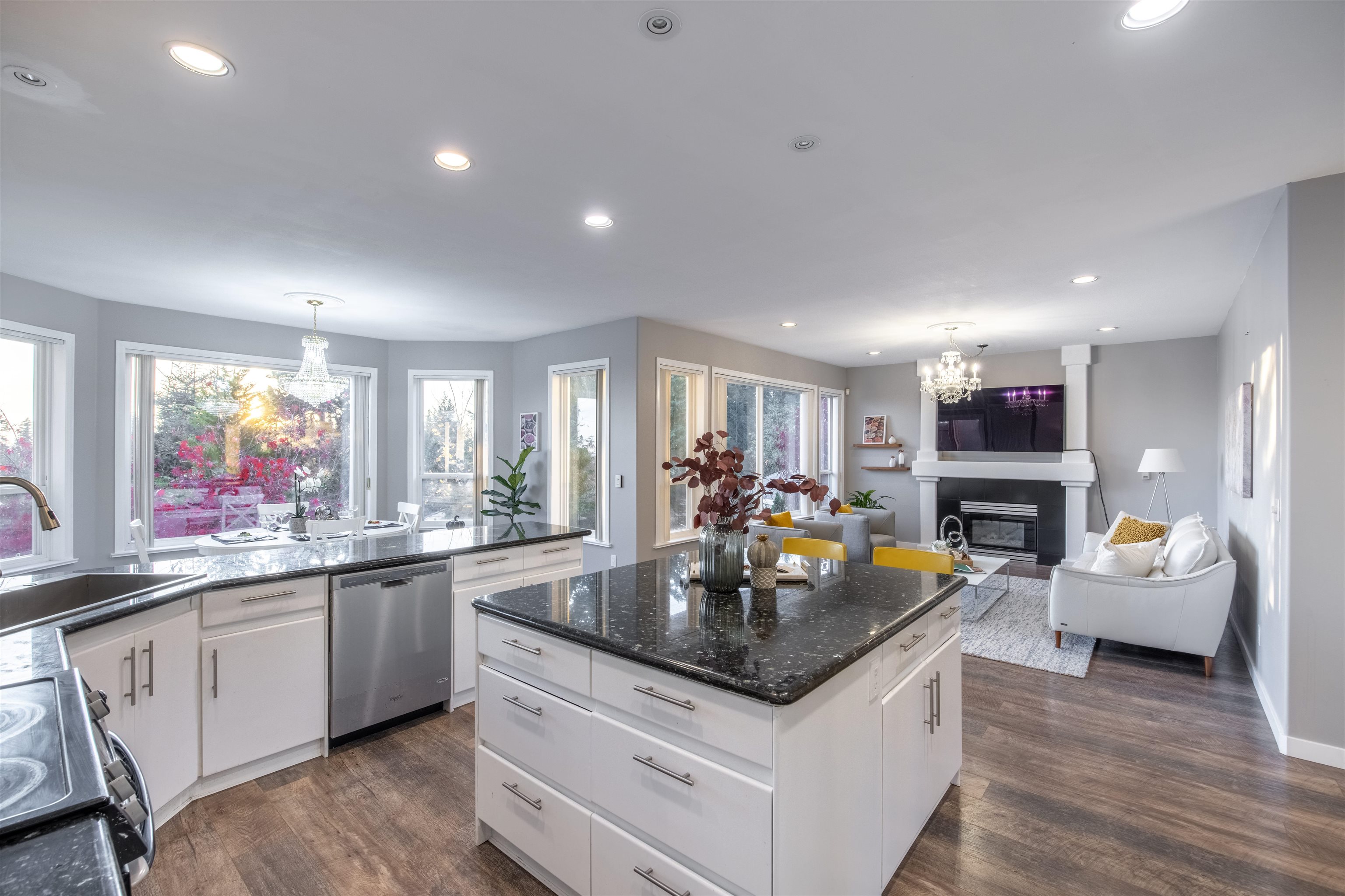 2566 DIAMOND CRESCENT