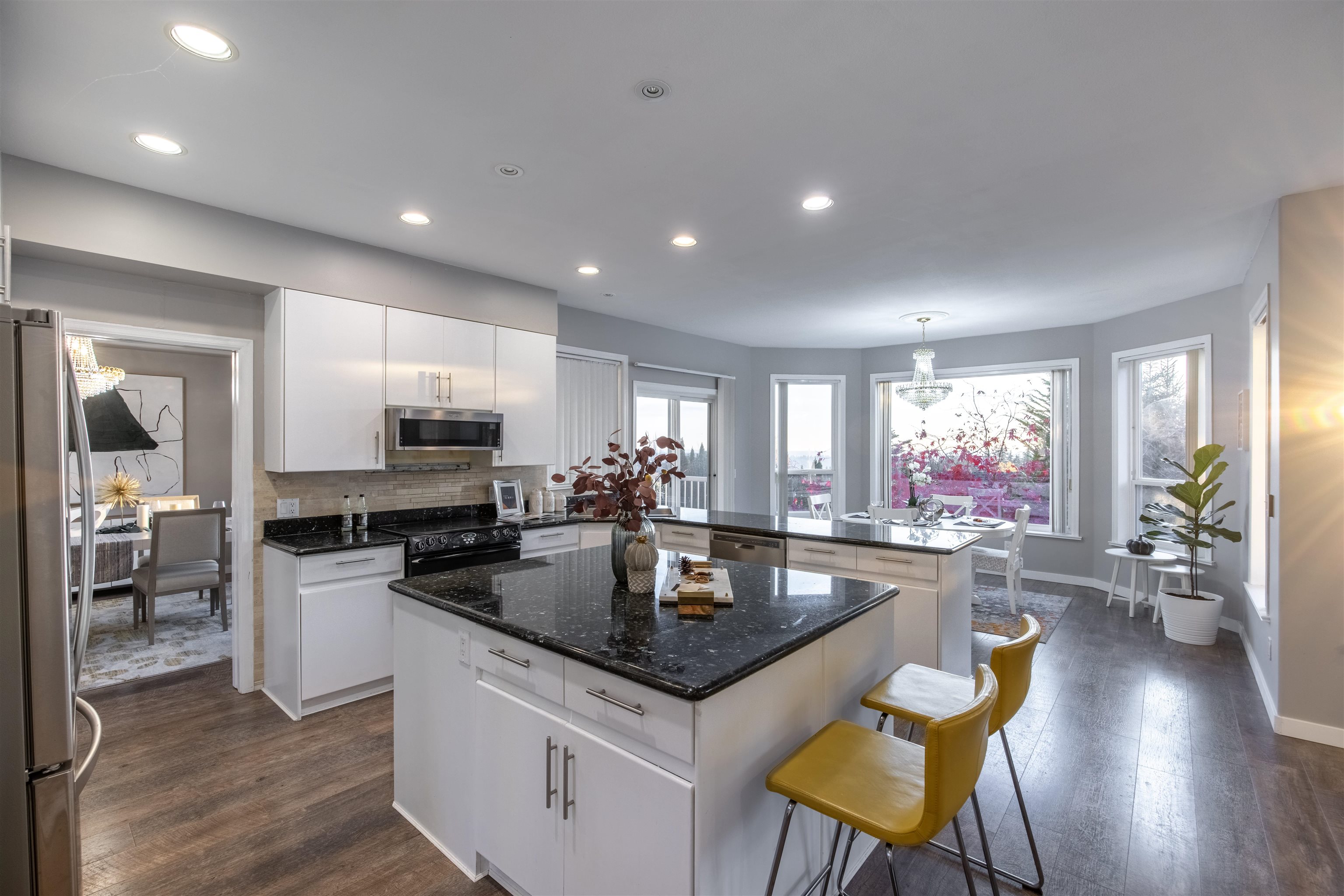 2566 DIAMOND CRESCENT