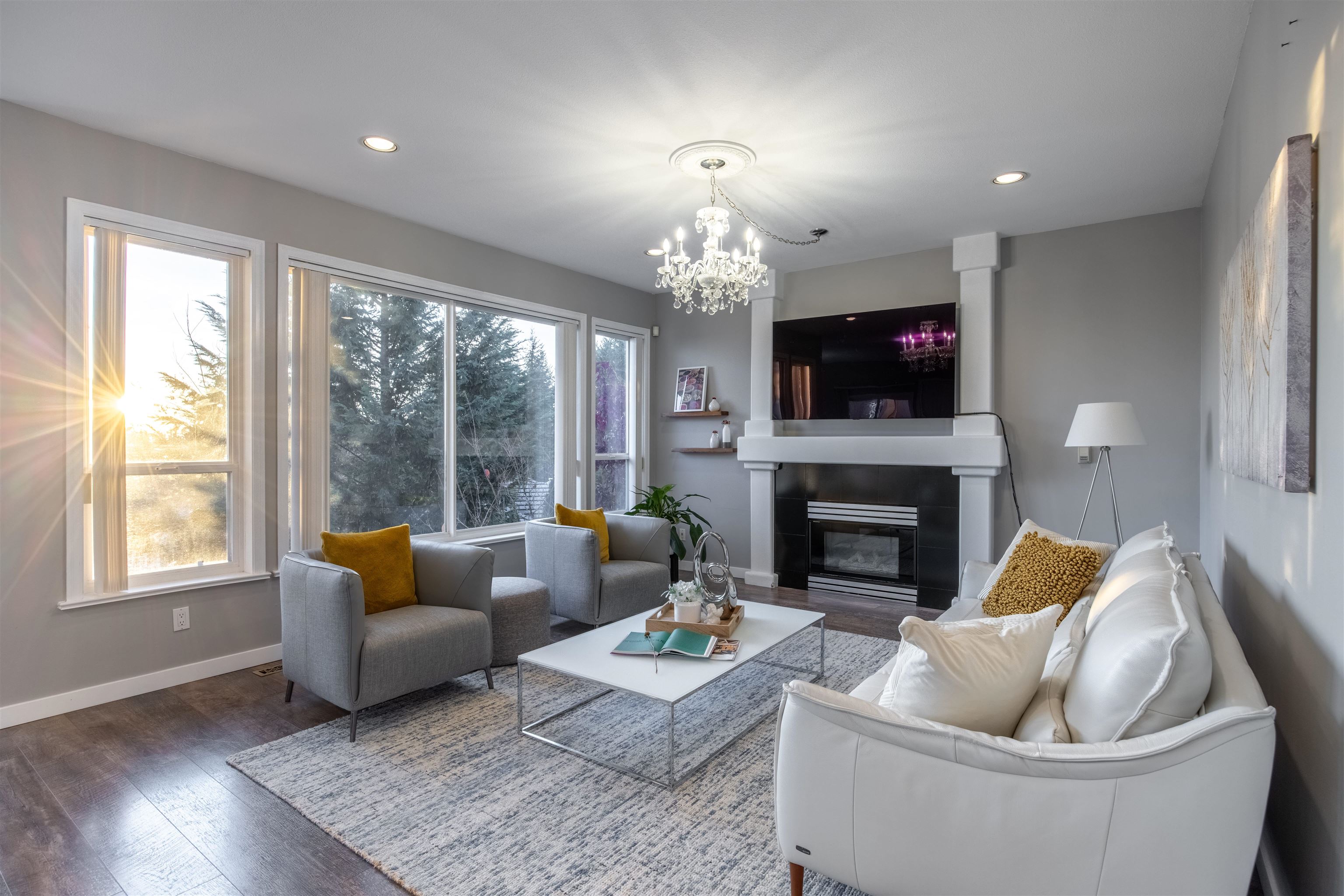 2566 DIAMOND CRESCENT