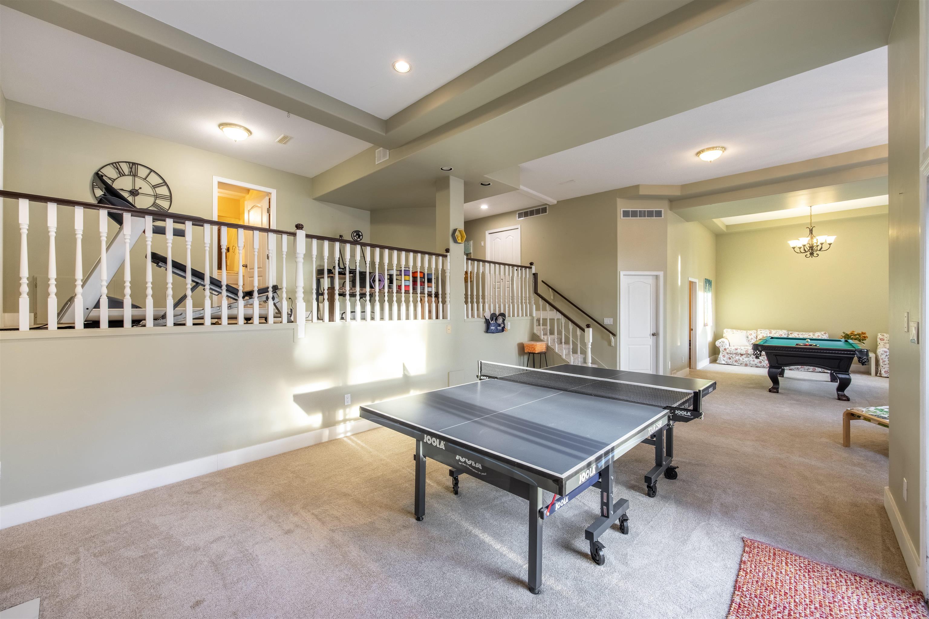 2566 DIAMOND CRESCENT