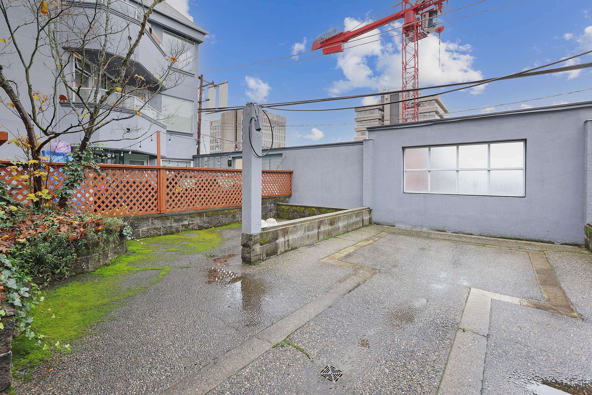 304 925 W 10TH AVENUE, #304