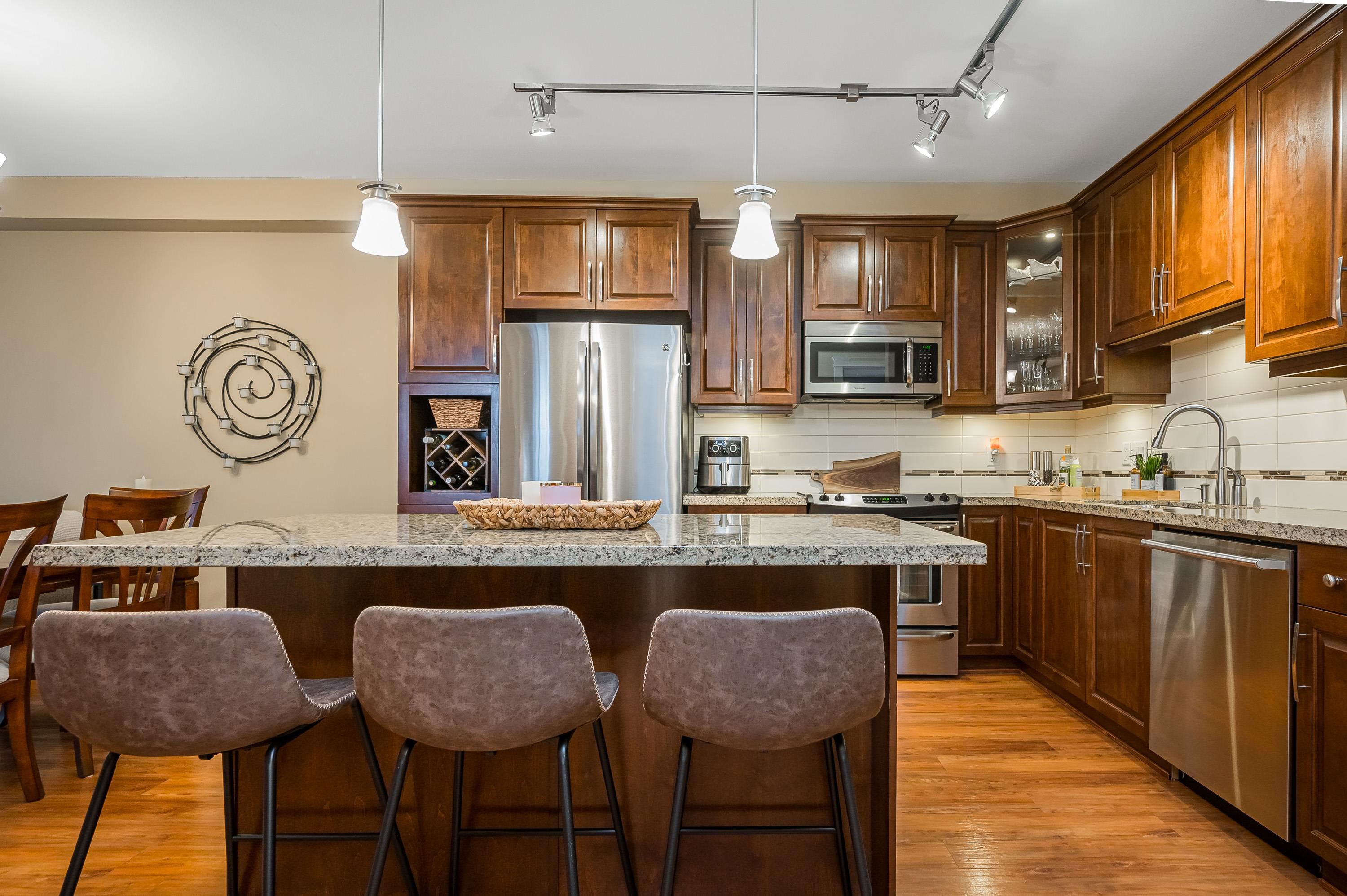 427 8288 207A STREET, #427