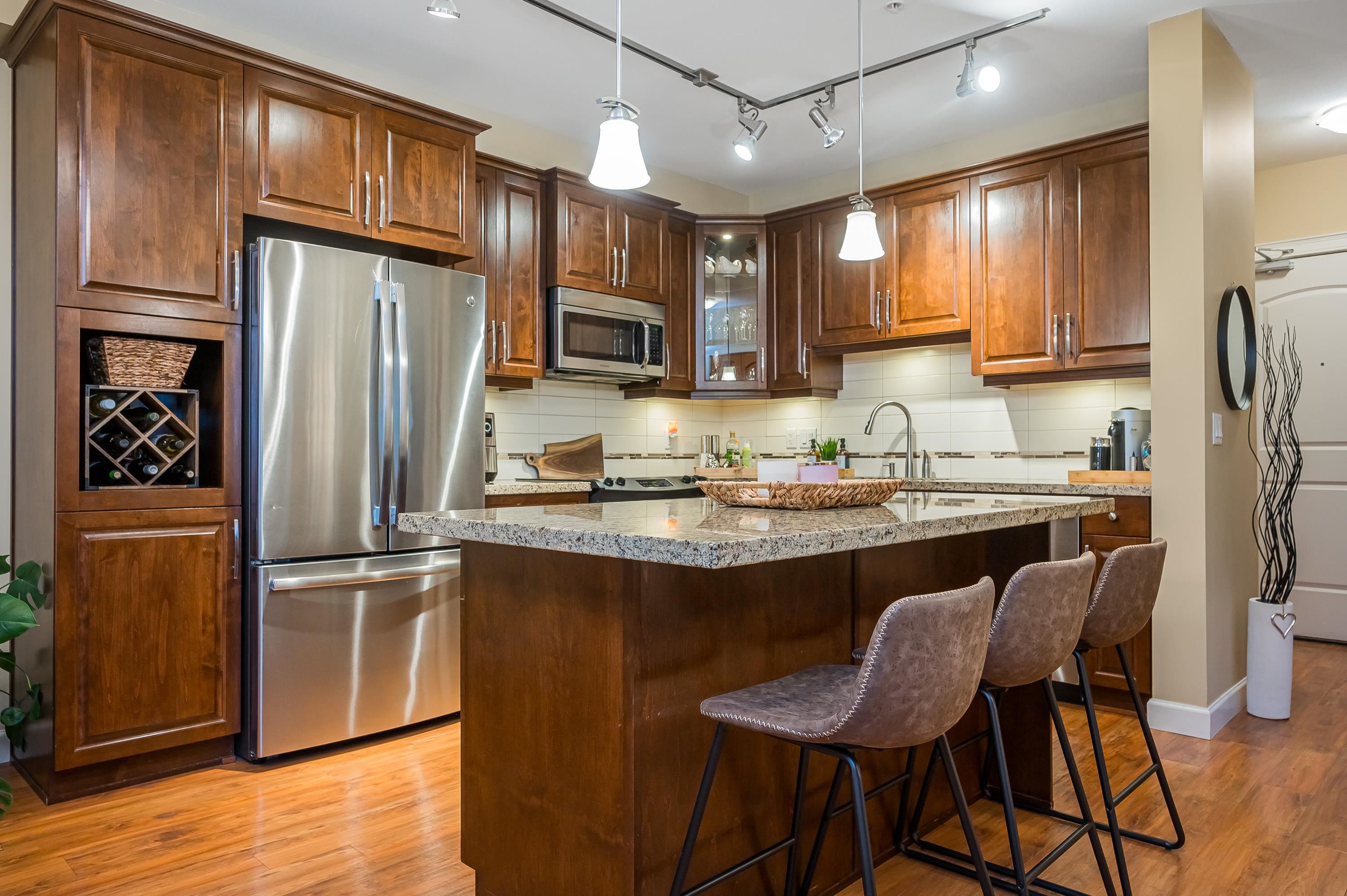427 8288 207A STREET, #427