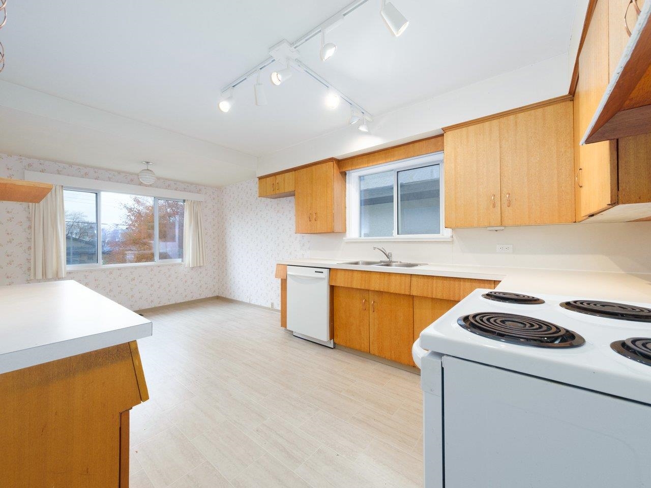134 W 40TH AVENUE
