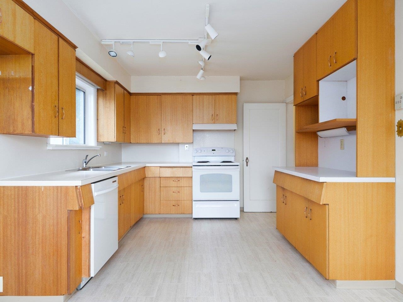 134 W 40TH AVENUE