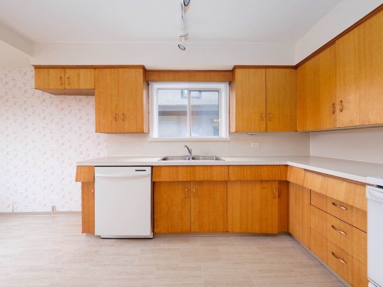 134 W 40TH AVENUE