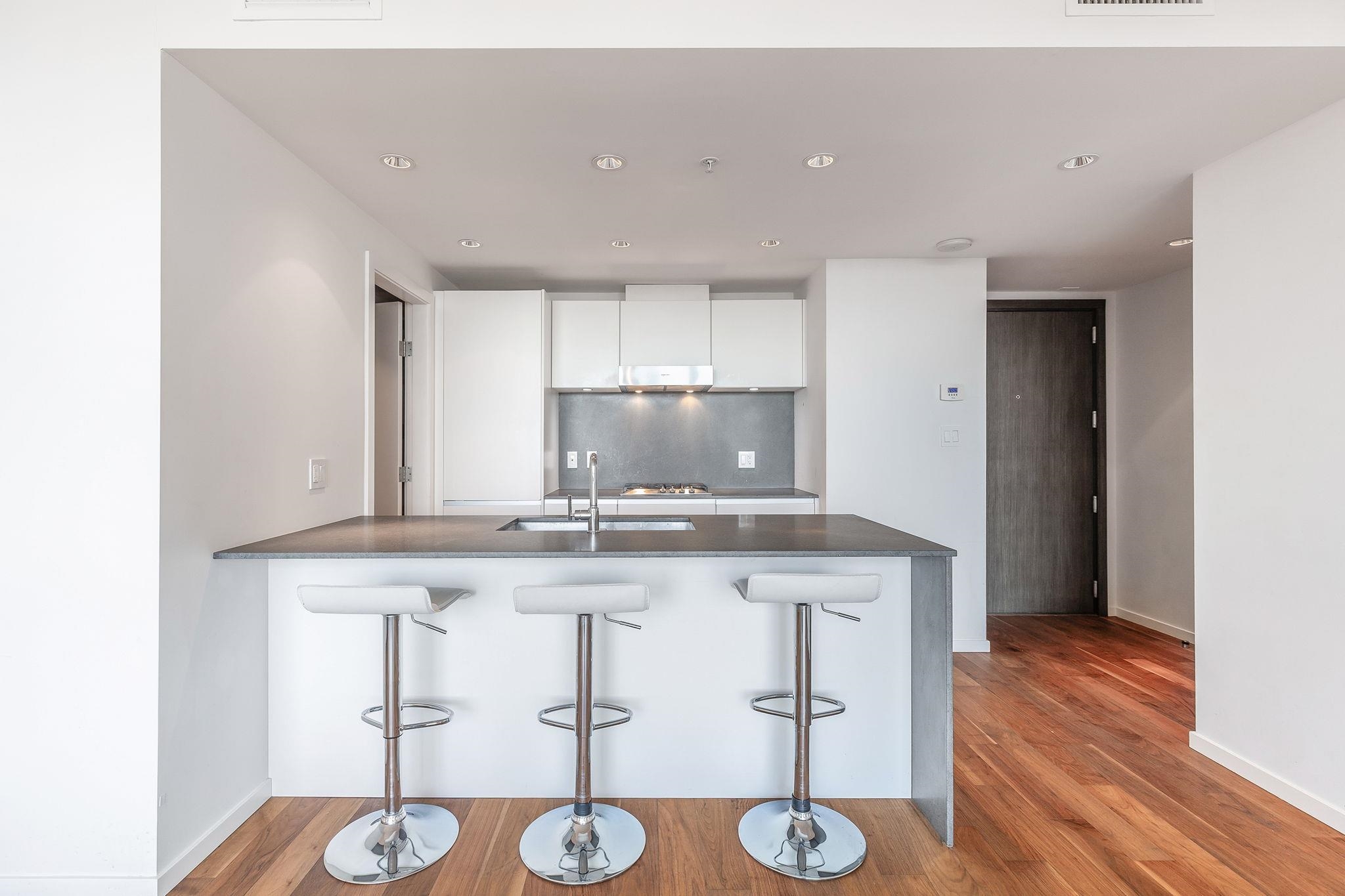 906 8588 CORNISH STREET, #906