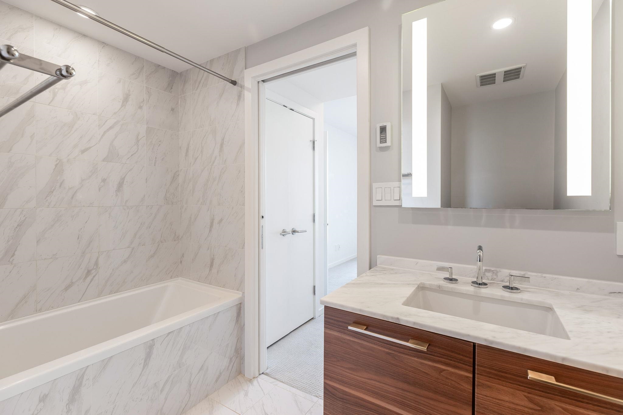 906 8588 CORNISH STREET, #906