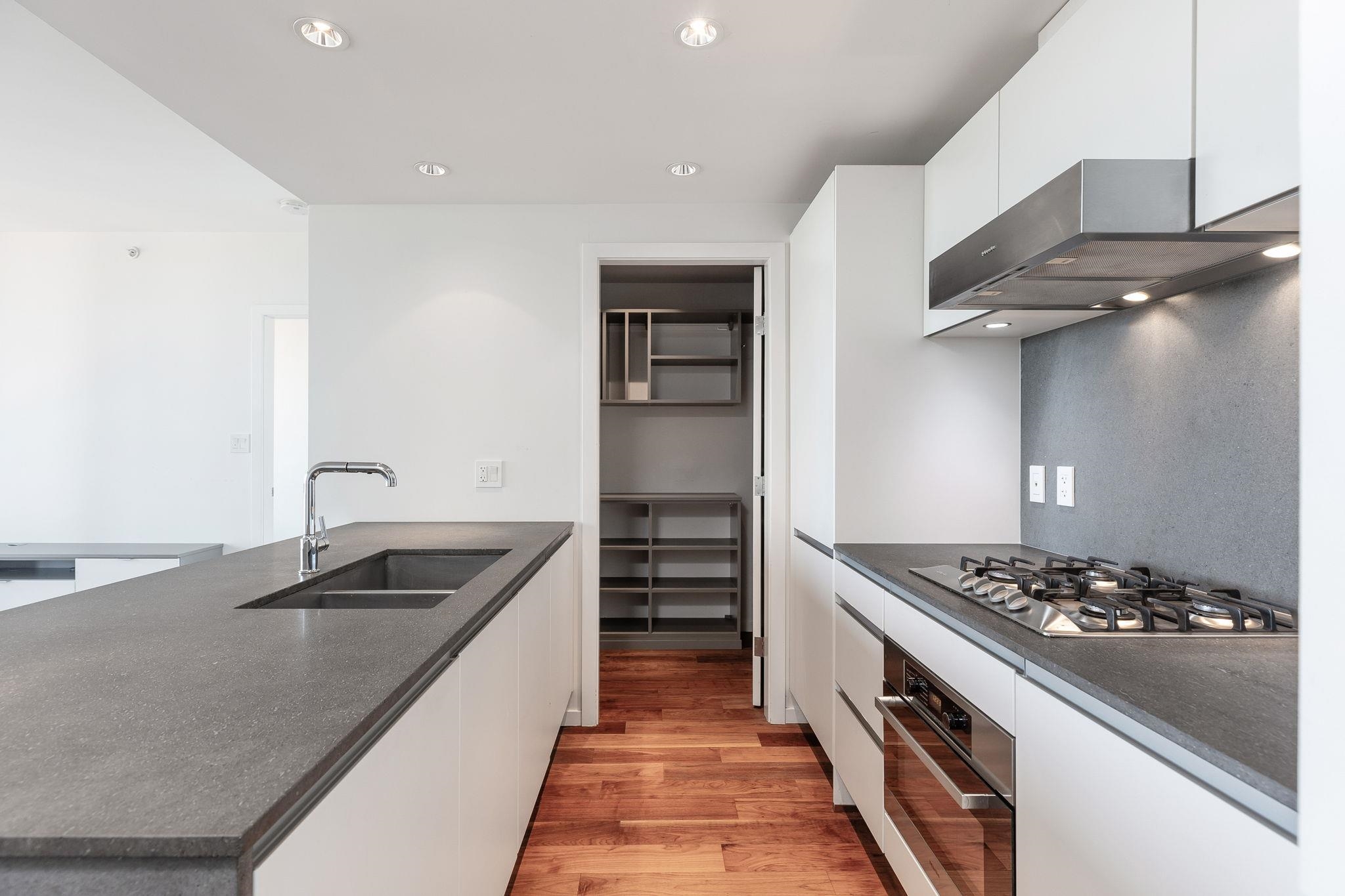 906 8588 CORNISH STREET, #906