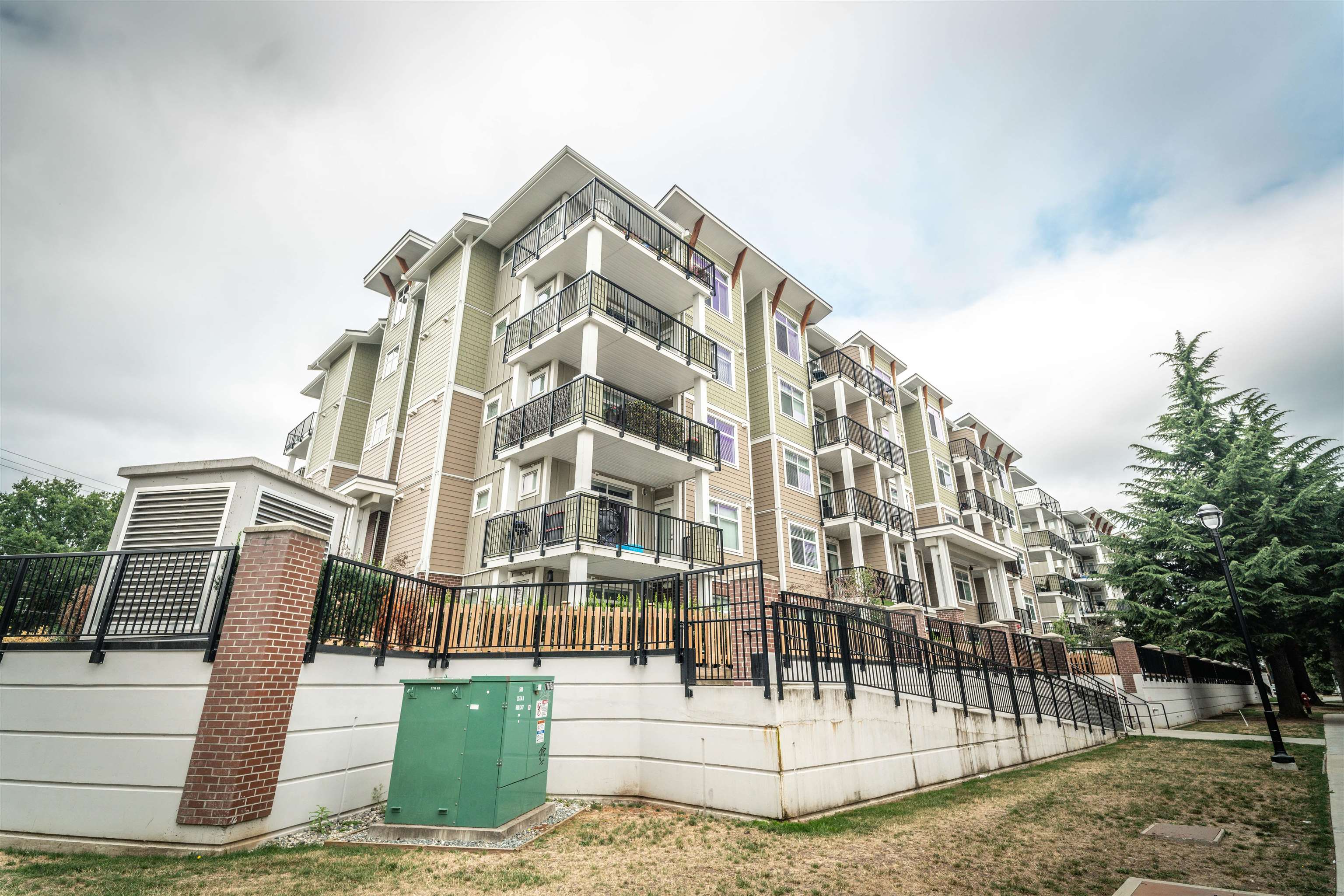 303 20696 EASTLEIGH CRESCENT, #303
