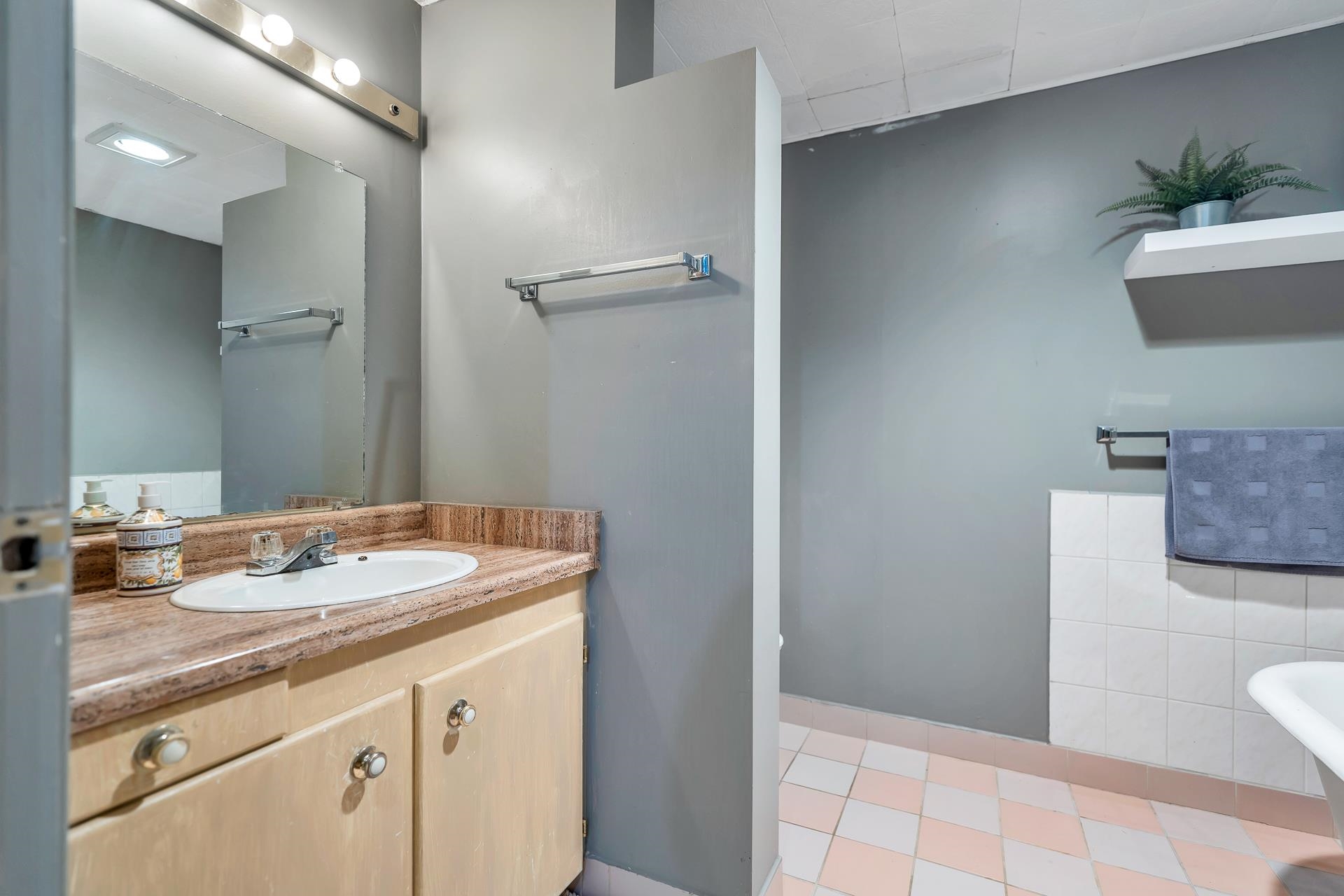 77 2905 NORMAN AVENUE, #77