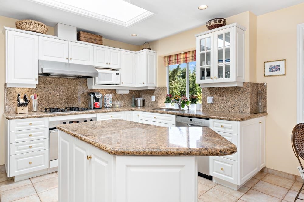5707 BLUEBELL DRIVE