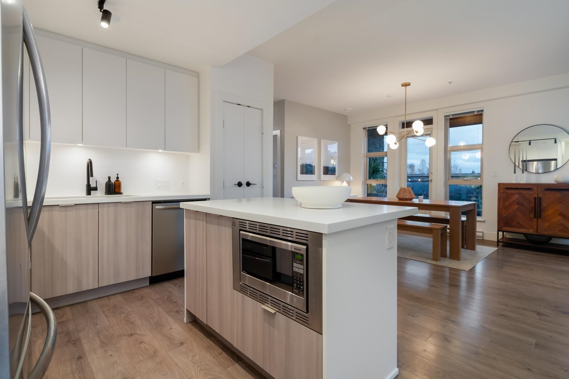 202 3602 ALDERCREST DRIVE, #202