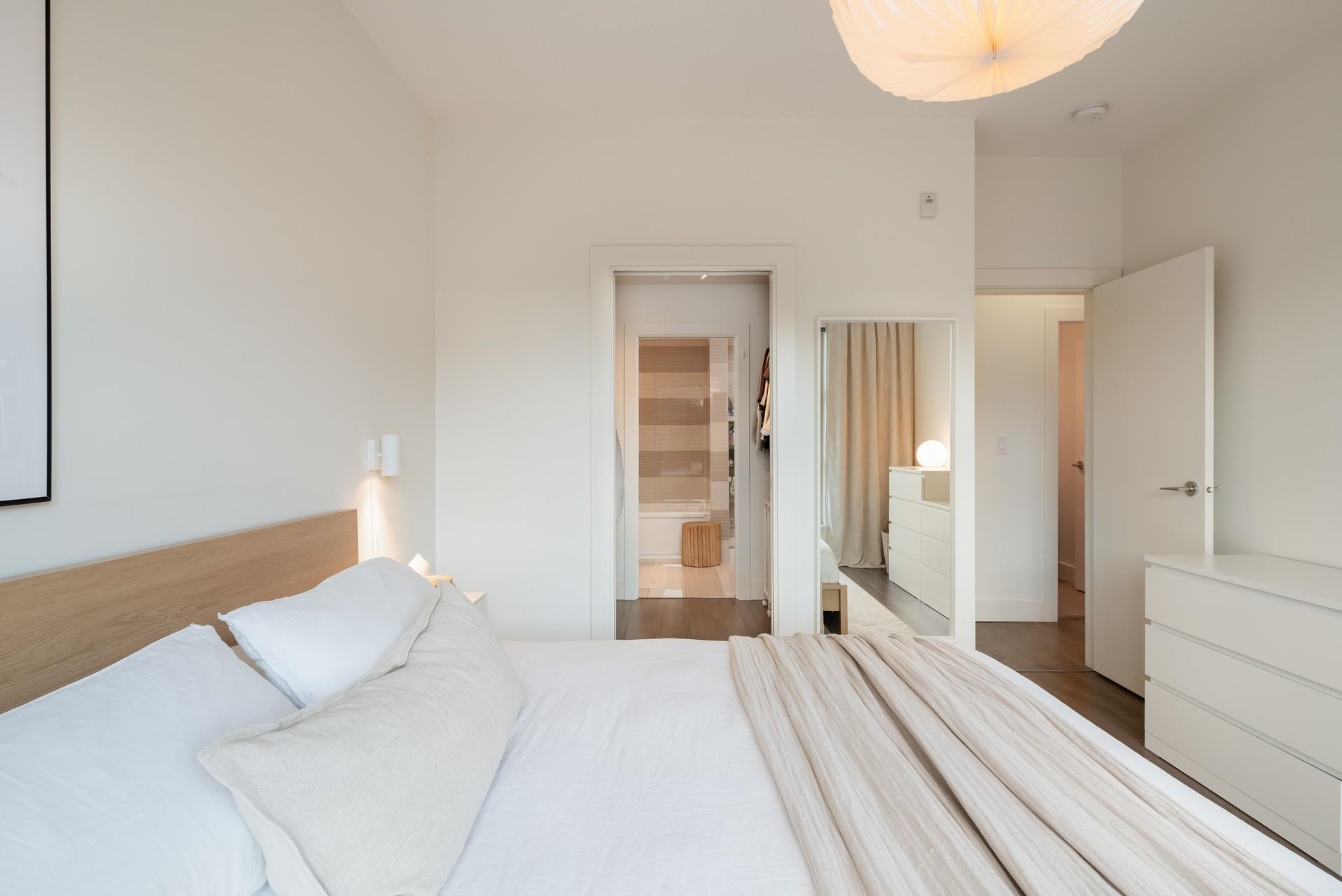 202 3602 ALDERCREST DRIVE, #202