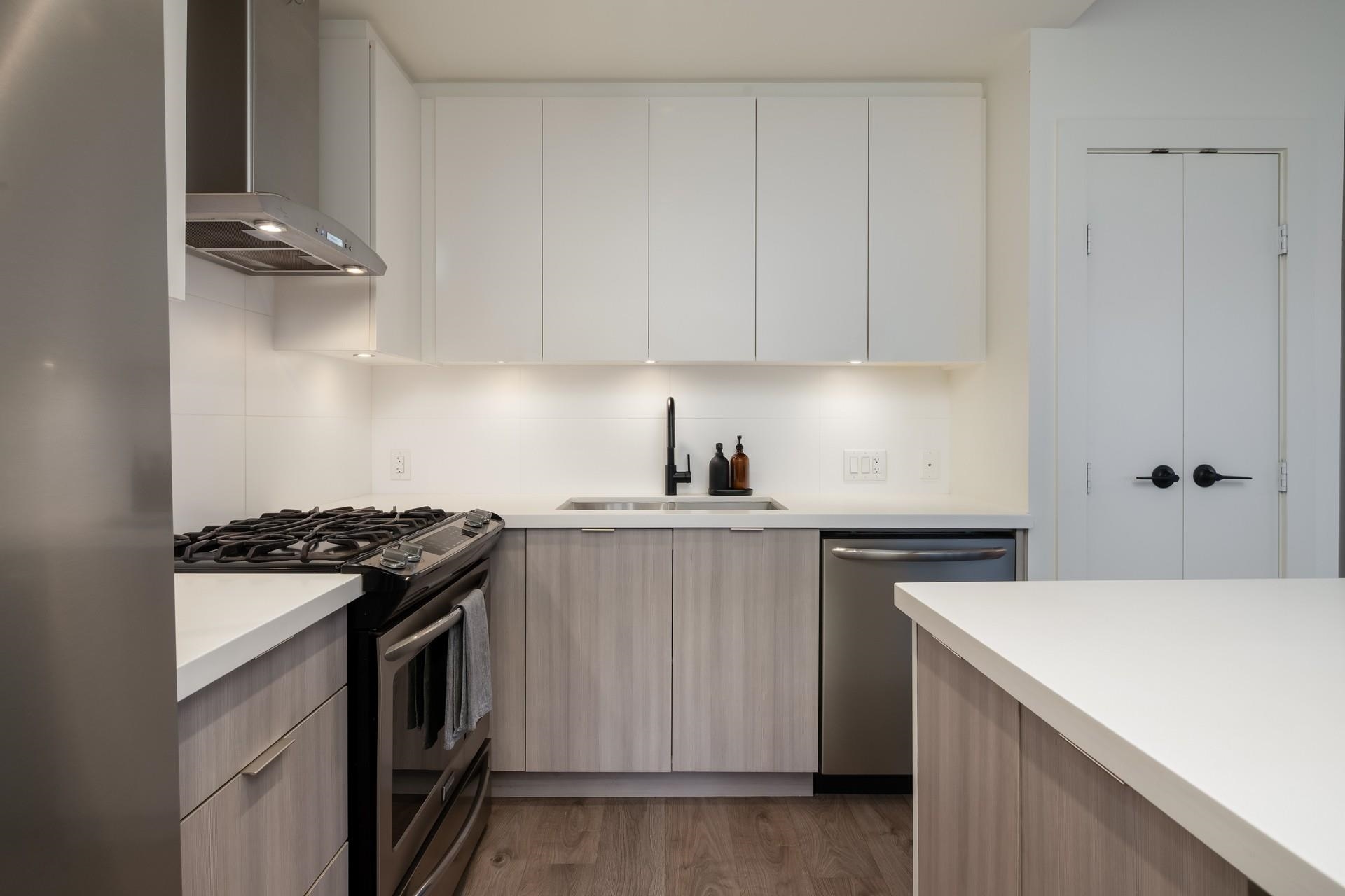 202 3602 ALDERCREST DRIVE, #202