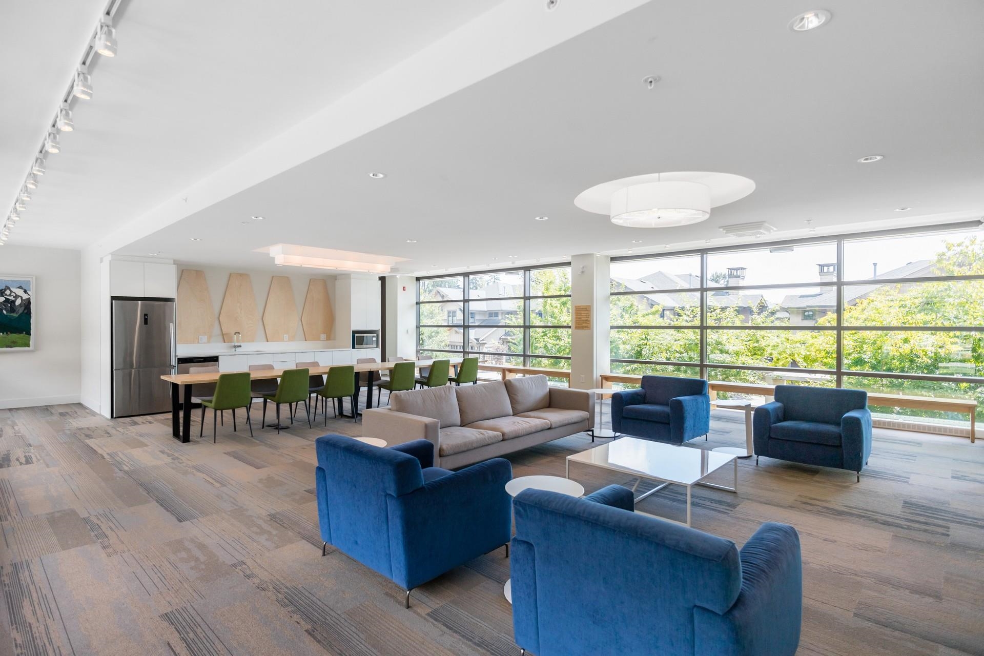 202 3602 ALDERCREST DRIVE, #202